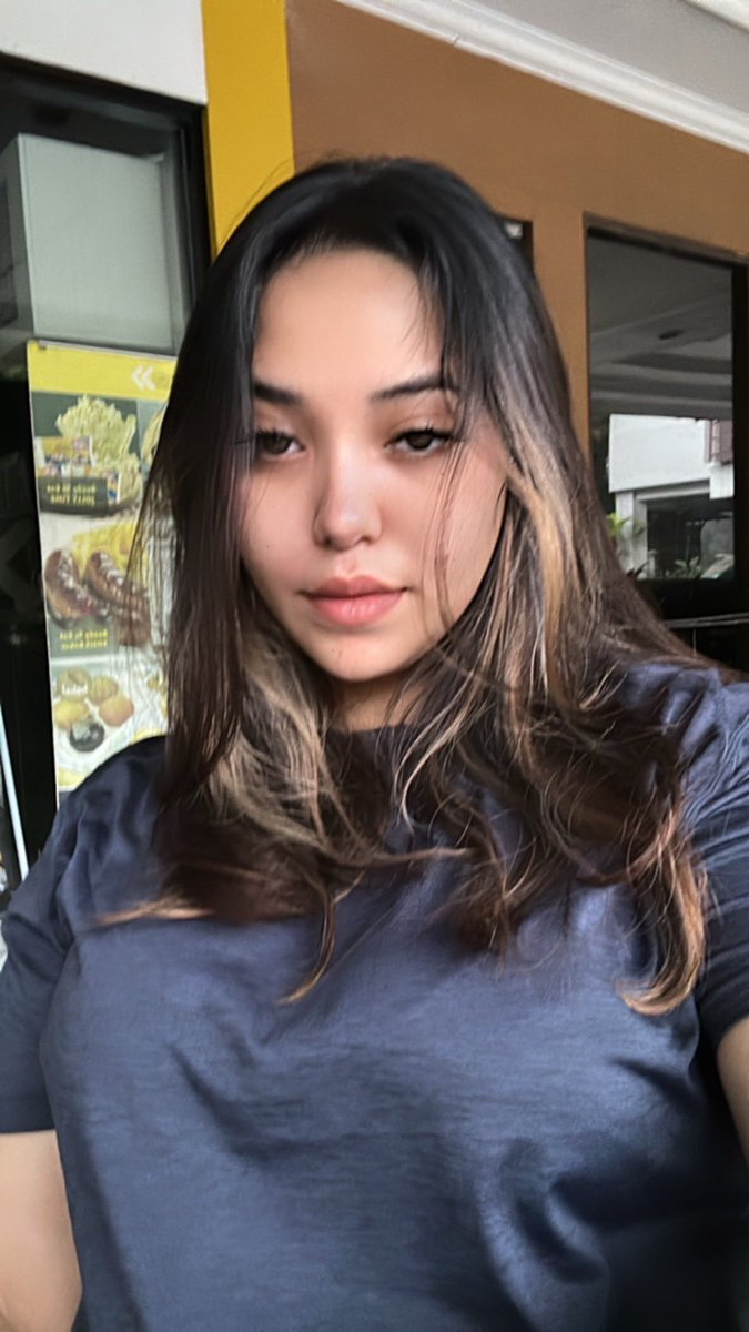 ChizzCakeee's tweet photo. felt cute🤎 https://t.co/cJH2wqBisA