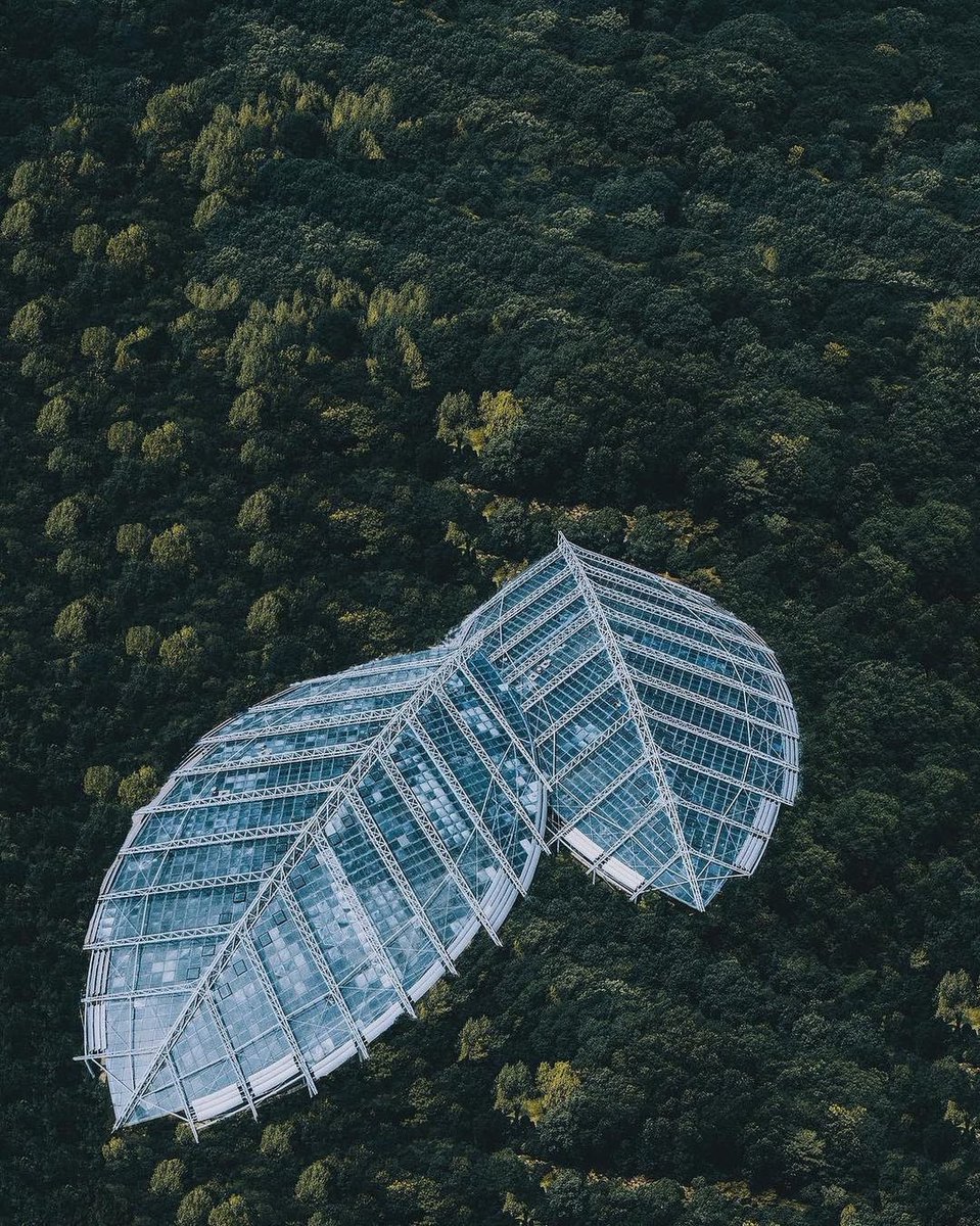 Drone shot by @cocoanext from the glass structure of the Nanjing Zhongshan Botanical Garden in Nanjing, China .

📸 @cocoanext 

#facade #facadedesign #façade #glass #glassfacade #digitaldesign #design #parametric #grasshopper3d