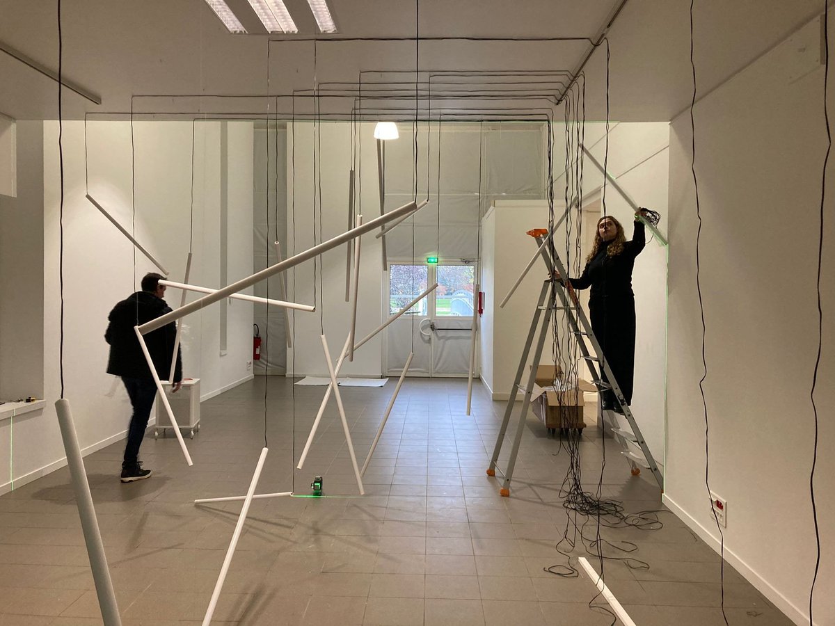 OlivierRatsi's tweet photo. Ending this year 2022 with the #setup of a new project! My light installation "La Chute" will be shown from January, 4 to February, 10 at Galerie Pictura, Ponts des Arts, @cessonsevigne.
More infos: https://t.co/wczCuLHNks
Thanks to my producer @crossedlab 
#Exhibition #Bretagne https://t.co/fq41fdwFdq