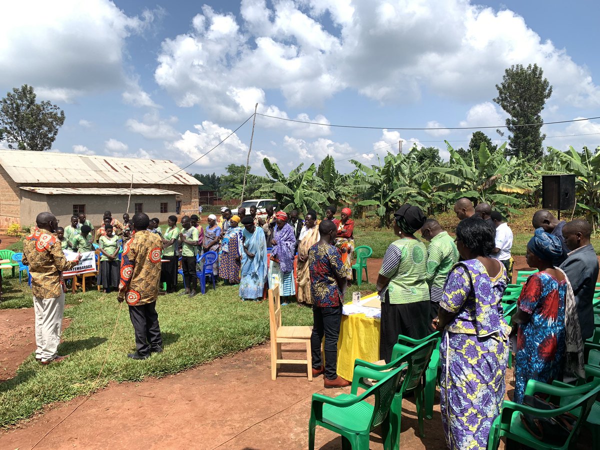 LoveToHelp14's tweet photo. A project that started in Kirehe district, Gahara earlier this year which was about giving skills (sewing, hairdressing, shoe making) This was mainly for girls and boys who are not in school and especially for the girls who got pregnant at an early age. They all graduated today. https://t.co/a7lDlflq5i