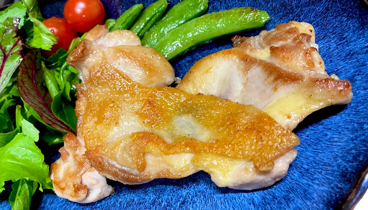 全農がツイートしてた皮パリチキンを2日前に仕込んでおいたので焼いてみた これは確かにパリパリ https://t.co/Gd7ABgYi8t 