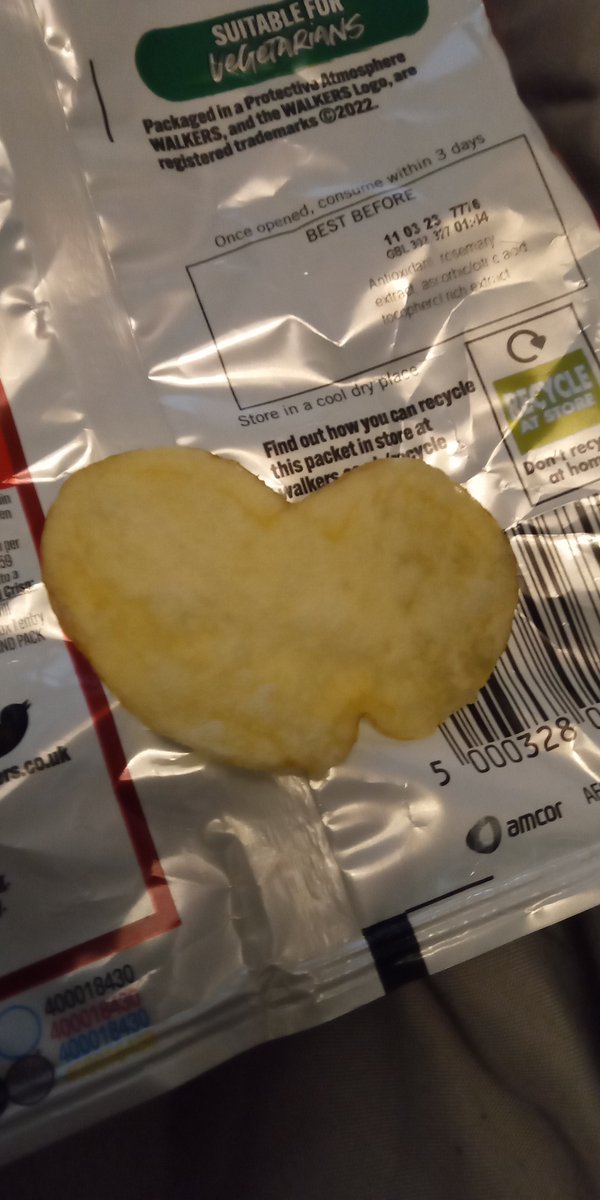 ussamnesty's tweet photo. Does this count as a heart shaped crisp? https://t.co/AyqYcS7ZrZ