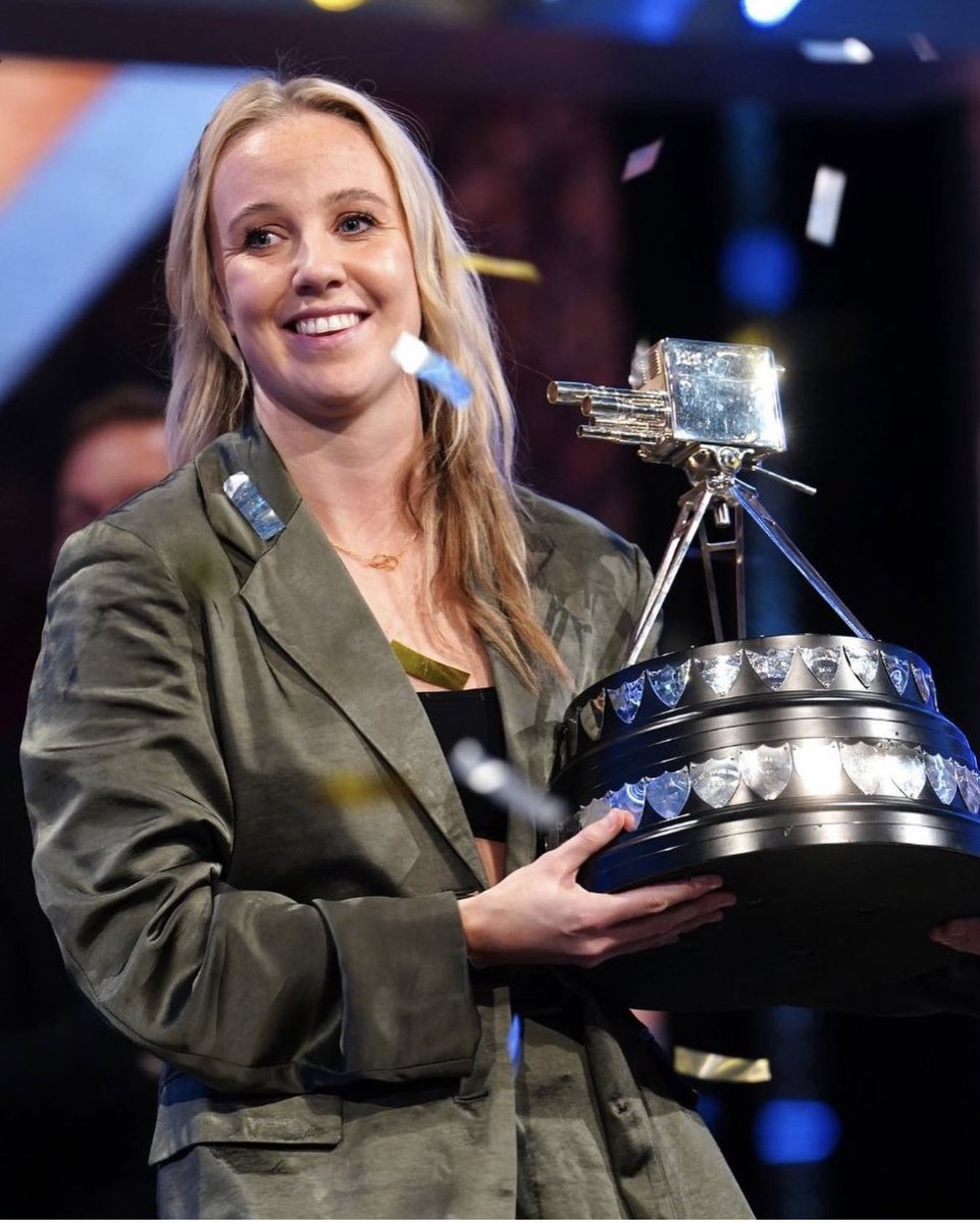 𝘽𝘽𝘾 𝙎𝙋𝙊𝙍𝙏𝙎 𝙋𝙀𝙍𝙎𝙊𝙉𝘼𝙇𝙄𝙏𝙔 𝙊𝙁 𝙏𝙃𝙀 𝙔𝙀𝘼𝙍 
𝟮𝟬𝟮𝟮

Wow wow wow, still can’t quite believe it. Thank you so so much to everyone who voted for me, I am truly humbled &amp; honoured to win such an iconic award. Women’s sport is well and truly on the up #SPOTY 🏆