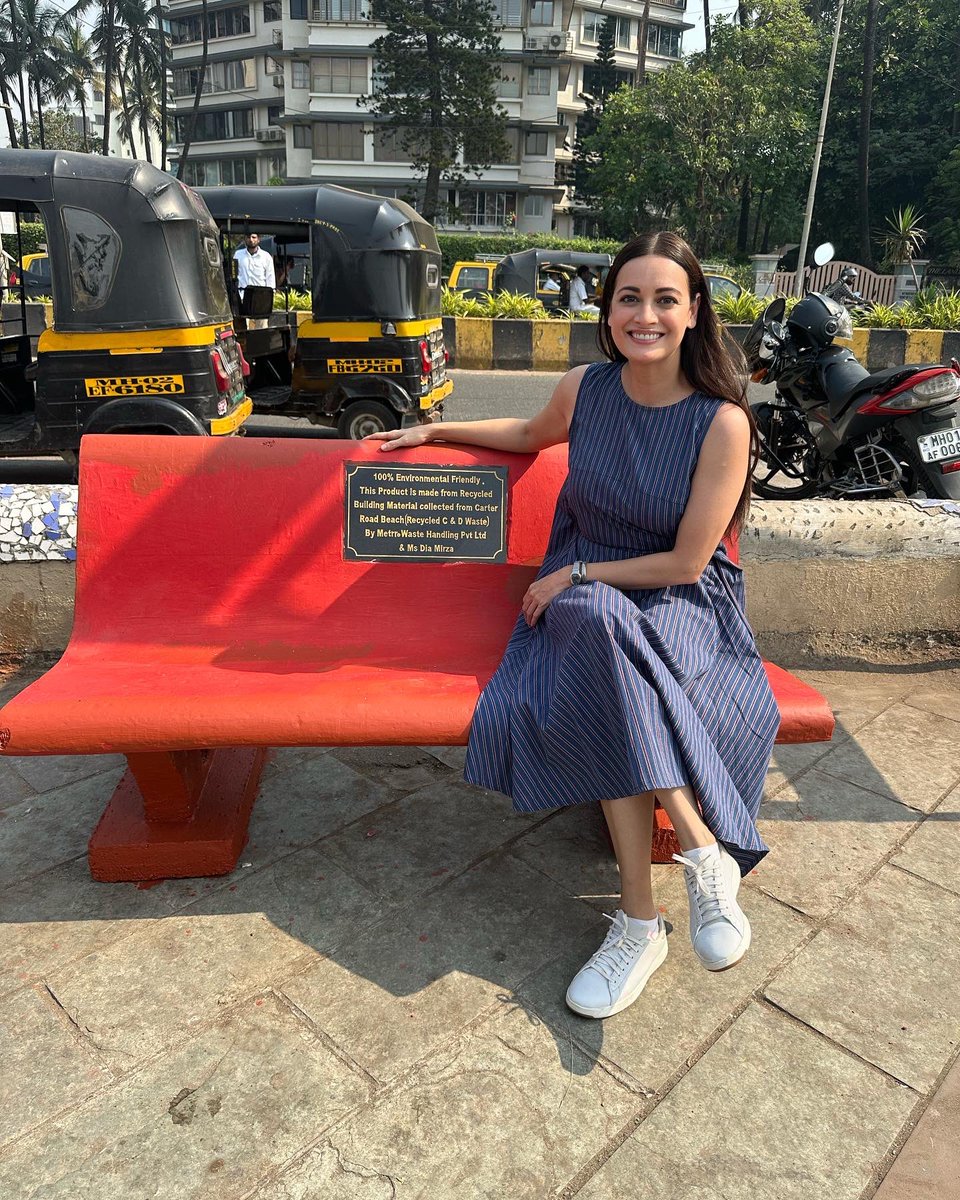 This morning was so special! I had the honour to inaugurate along with @pragyakapoor_ these benches made from 36000kgs of illegally dumped construction debris at carter beach collected by @cartercleanup over 75 weeks of clean up 🌏 #CleanSeas #SDGs #ForPeopleForPlanet