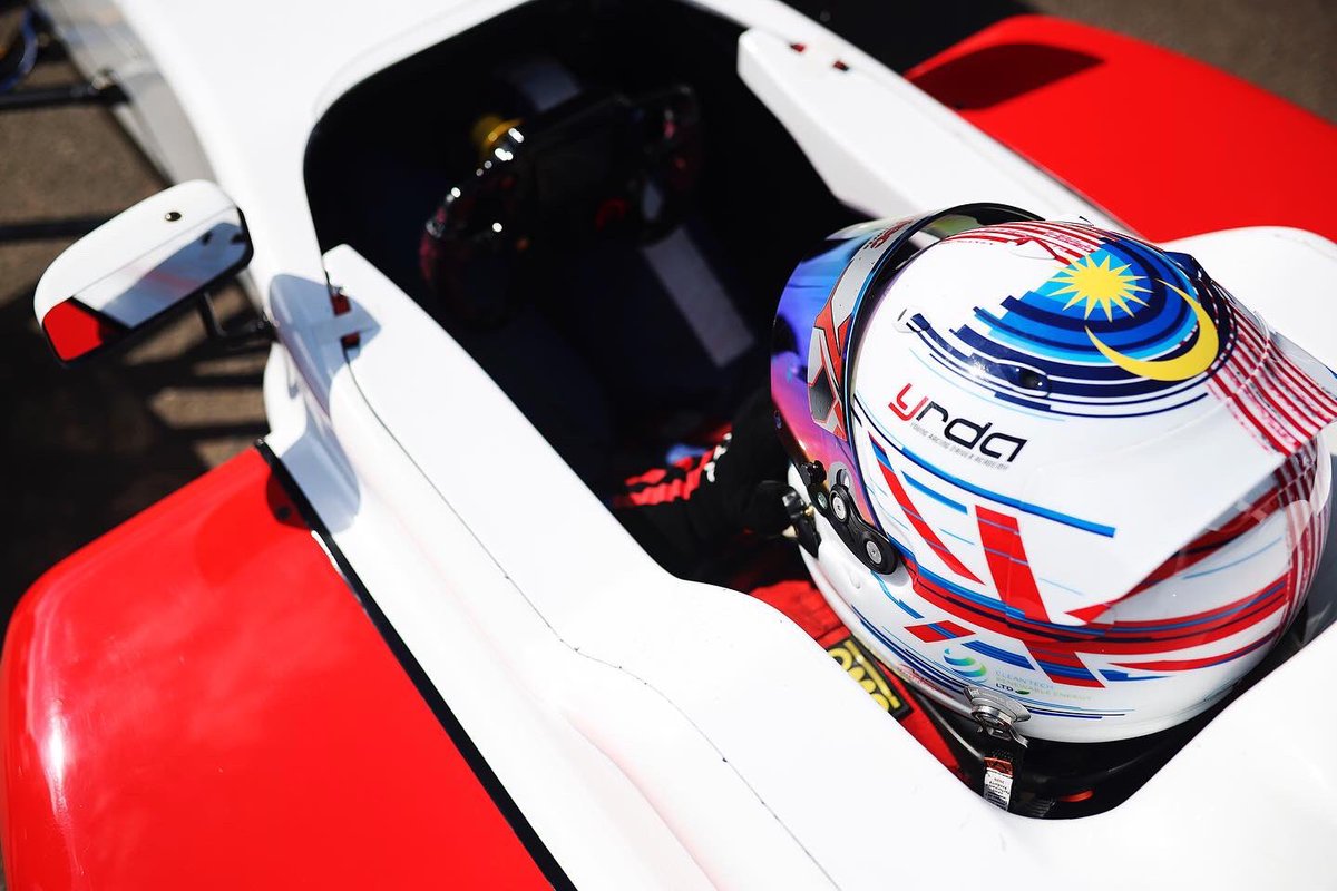 awizul's tweet photo. @GB4Championship @nikolasgtaylor @JakobEbrey Maybe @hannahyeoh can help him sikit, find sponsor(s) ker.. then bring #F1 back to our shore @sepangcircuit one fine day 🙏🏼😉 🇲🇾🏆🏆🏆 

Happy holidays peeps!

Photo credit @JakobEbrey https://t.co/MOmxkUm1fo
