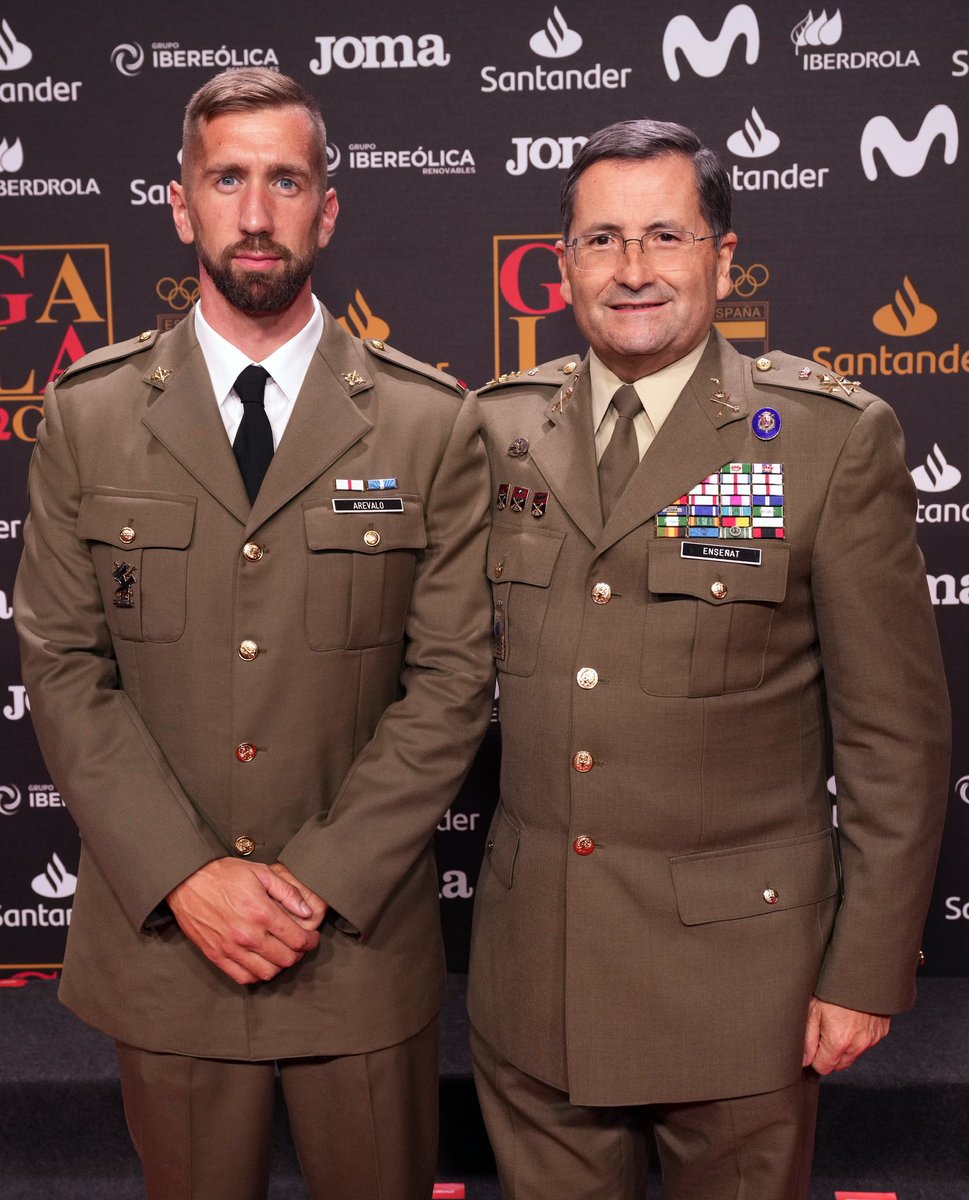 Mejor deportista masculino del @coe_es 2022.
Uno de los de los reconocimientos más especiales que he recibido en mi carrera deportiva. 
Solo tengo palabras de agradecimiento, sobre todo, para mi familia, pareja, amigos y compañeros por arroparme en este momento.