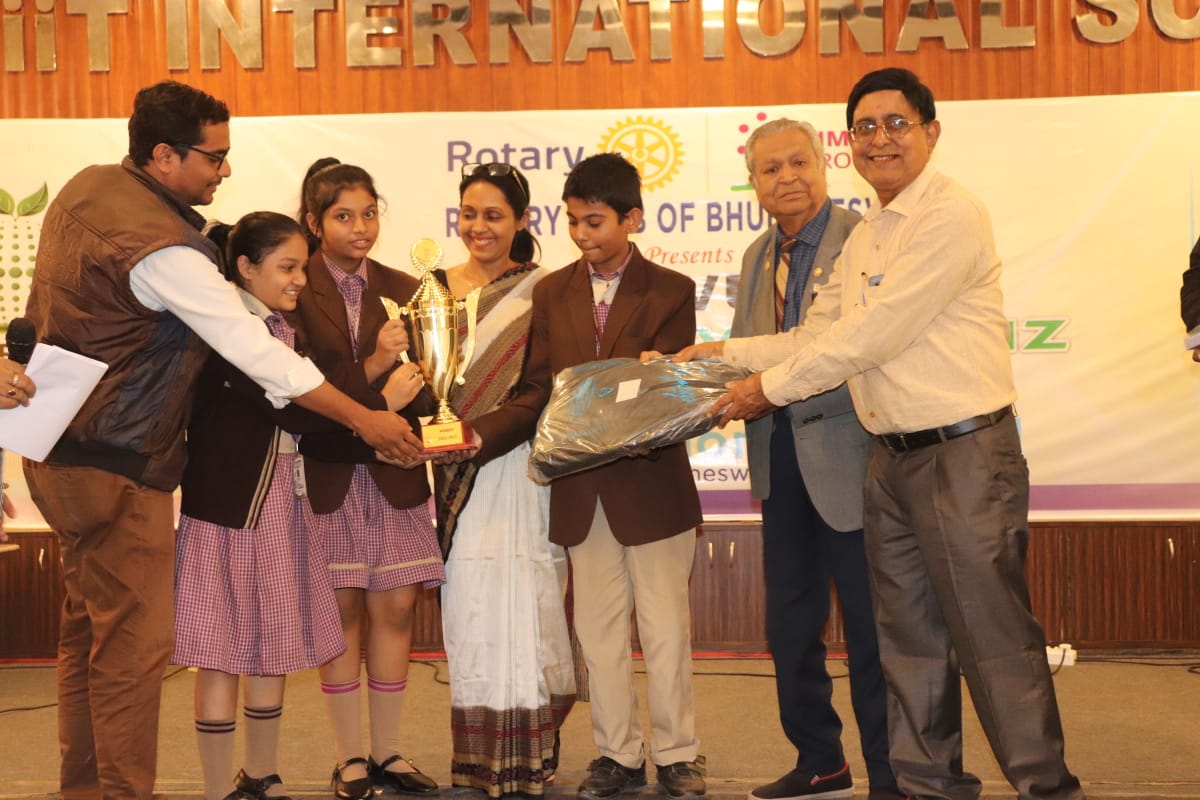 MonaLisaBal3's tweet photo. #SaevusMagazine, in association with #RotaryClub Bhubaneswar, conducted the SAEVUS ECO ACHIEVERS QUIZ at #KiiTIS. The event was an engaging activity of knowledge & awareness about ecology. I was delighted to see the children develop a strong environmental consciousness. https://t.co/mqjmUdQ2om