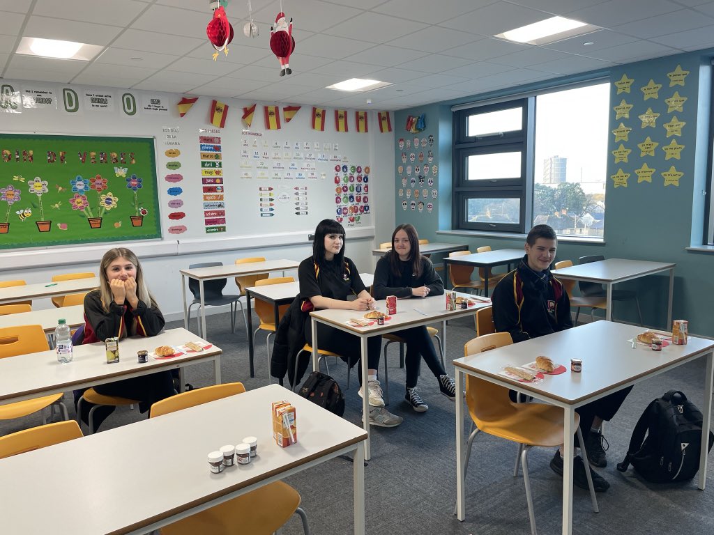 YCB_MFL's tweet photo. Year 11 pupils enjoyed their festive ‘petit déjeuner’ this morning🥐🧃🇫🇷 @YCB_MFL https://t.co/PxIXq8lvSy