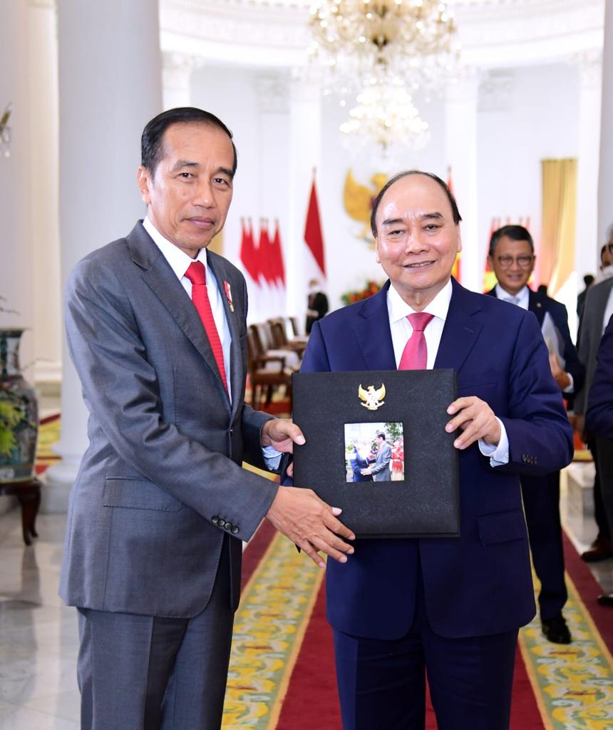 Indonesia dan Vietnam menyepakati sejumlah nota kesepahaman dalam pertemuan bilateral tadi. Tiga MoU tersebut yaitu mengenai kerja sama energi dan sumber daya mineral, kerja sama penanggulangan terorisme, dan kerja sama pemberantasan perdagangan ilegal narkotika.