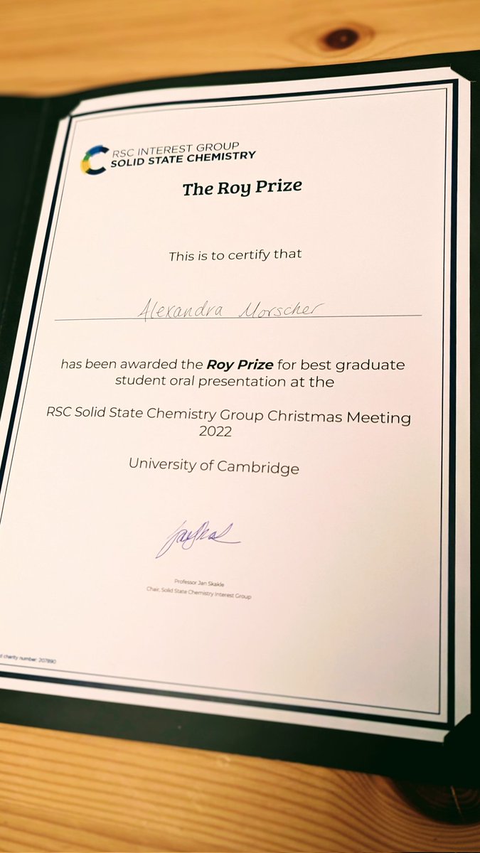 Lots of inspirational talks at this year's RSC Solid State Christmas Conference! Honoured to have been awarded the Roy Prize for best graduate student presentation! #SSCG2022