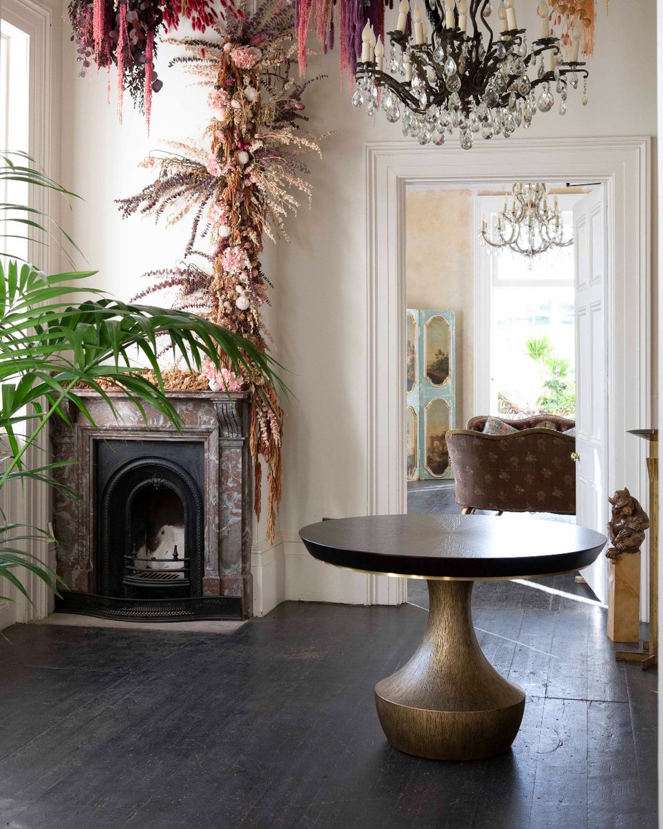 The Chalice table combines its visual opulence and prestigious materials to become the crowning glory of any grand entrance hall or great room, defining contemporary elegance at its best.⁠
⁠
Discover the Chalice | bit.ly/TheChaliceTable