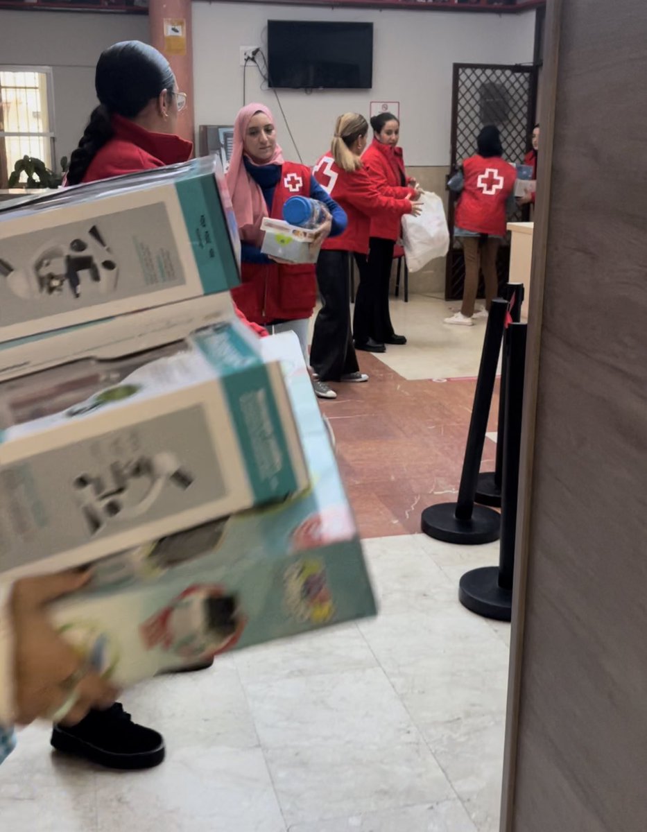 Como todos los años, damos las gracias a <a href="/mariajosebayo/">María José Bayo</a> y @lola_pelayo y a las voluntari@s de <a href="/CruzRojaHuelva/">Cruz Roja Huelva</a> por esta preciosa labor que hacen. Como nos han trasladado durante la cadena humana; “en cada juguete vemos las caritas de cada familia, de cada niño y niña”.#Solidaridad