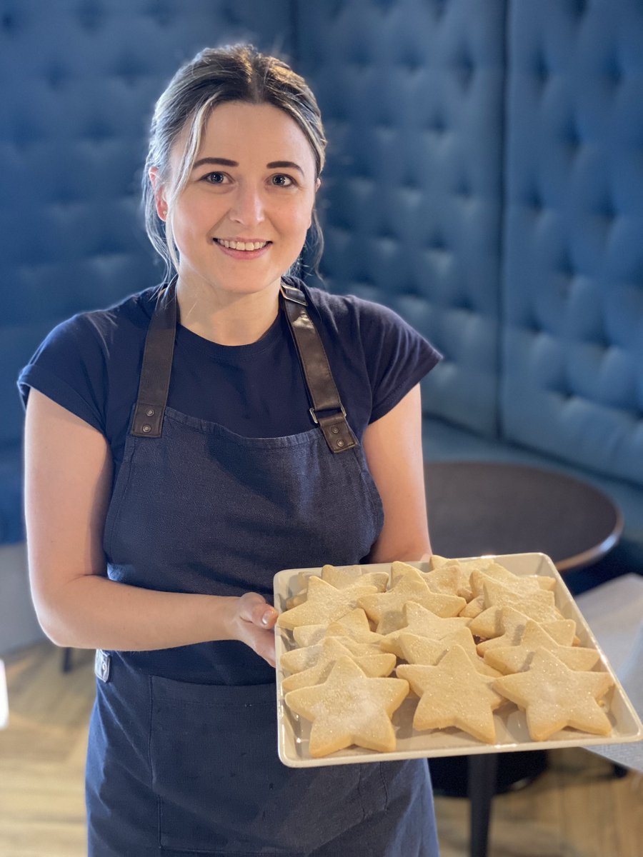 ObloBar's tweet photo. One of our Superstars βοΈ showing off our Homemade All Butter Star Shortbread freshly baked this morning #scottishfood #shortbread #traditionalrecipe #cupoftea #coffeetime #goodmorning #threesleeps #christmasiscoming #oblobareyemouth #drinkeatshop https://t.co/DGFFVezcZo