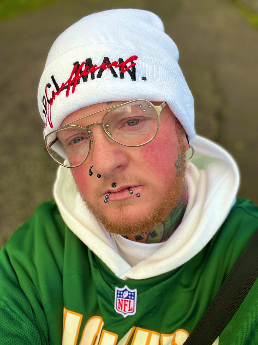 jaxon_kinney's tweet photo. Had another good walk the other day let’s see what todays Xmas shopping brings lol 😆 #walkingisgoodforyou #transviking #Transtbear #transpunk #transguy #tbear #queertranman #lgbtqiaplus #gayftm #ftmbottomgrowth #binderboy #ftmflirt #ftmpacker https://t.co/RohGKUbti3