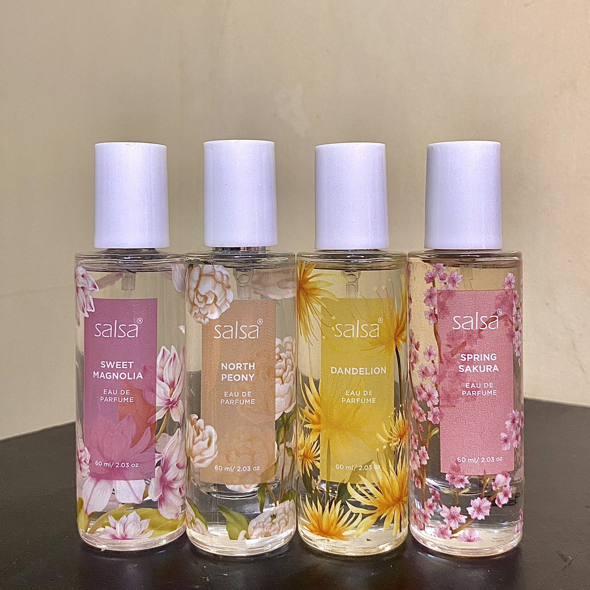 Guys kalian tau gak sih kalau <a href="/SalsaCosmetic/">Salsa Cosmetic</a> punya parfum yg packagingnya cantik banget gini?!

Gak cuma packagingnya aja yg cantik, wanginya juga enak-enak dan ofkorzz dengan harga yg amat sangat affordable, cuma 30ribuan aja!

Pada kepo gaksih wanginya gmn?!!😋

#racuninparfum
