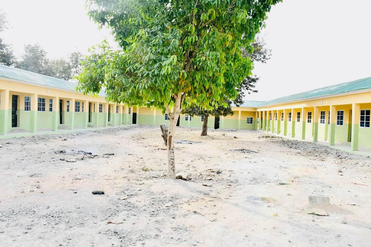 MusaIdrisUmar1's tweet photo. #ICYMI: This is one among many, the NEDC Mega School, that was built by the commission at Biu Local Government Area of Borno State.
Facilities
Academics, Buildings, Students Hostels, Staff Houses, & Perimeter Fencing Of GSS BIU,
Borno South Senatorial District.
#NEDCproject https://t.co/u5VxIjtAQ3