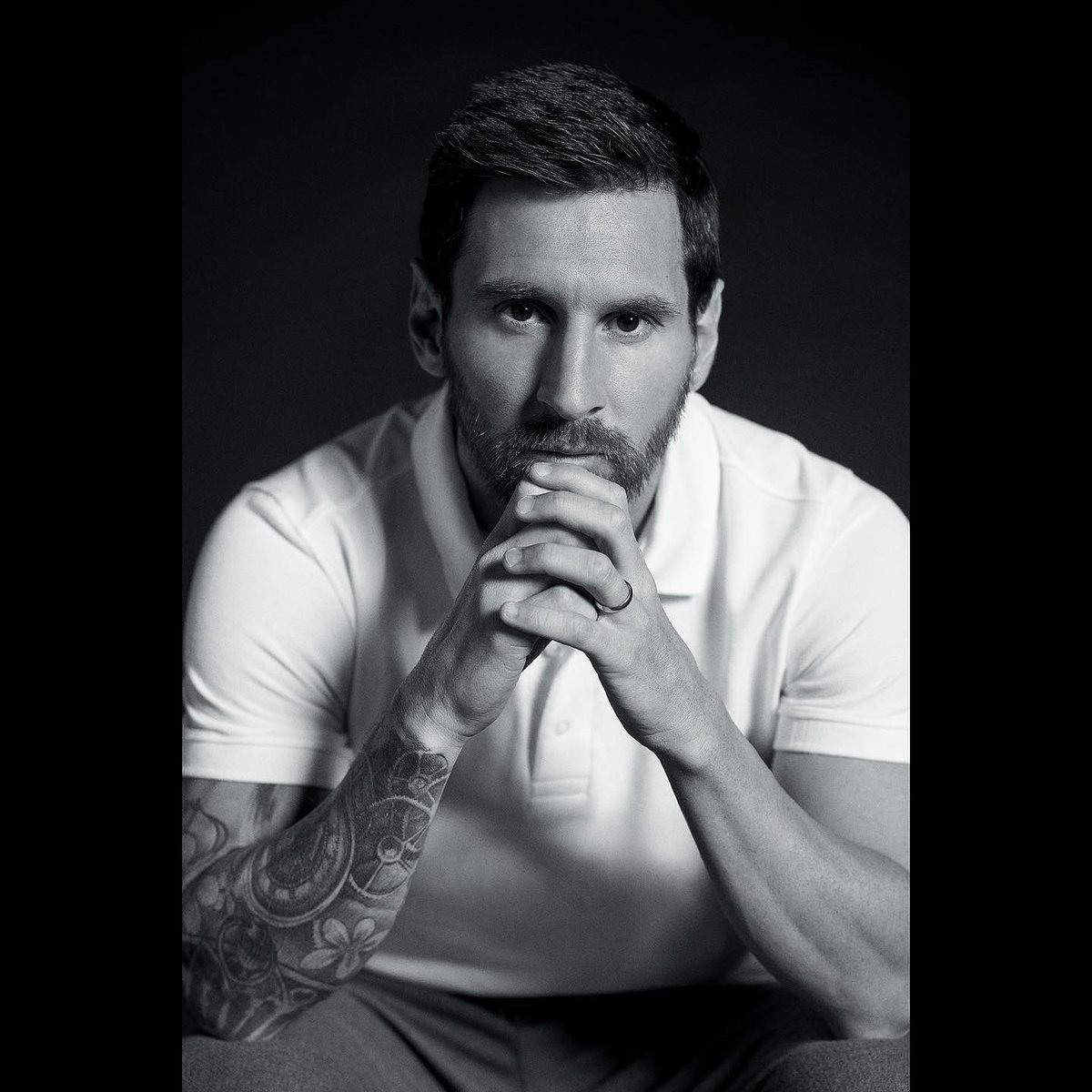 RohanShrestha's tweet photo. Messi #whiteTseries https://t.co/ru43b0EzKu