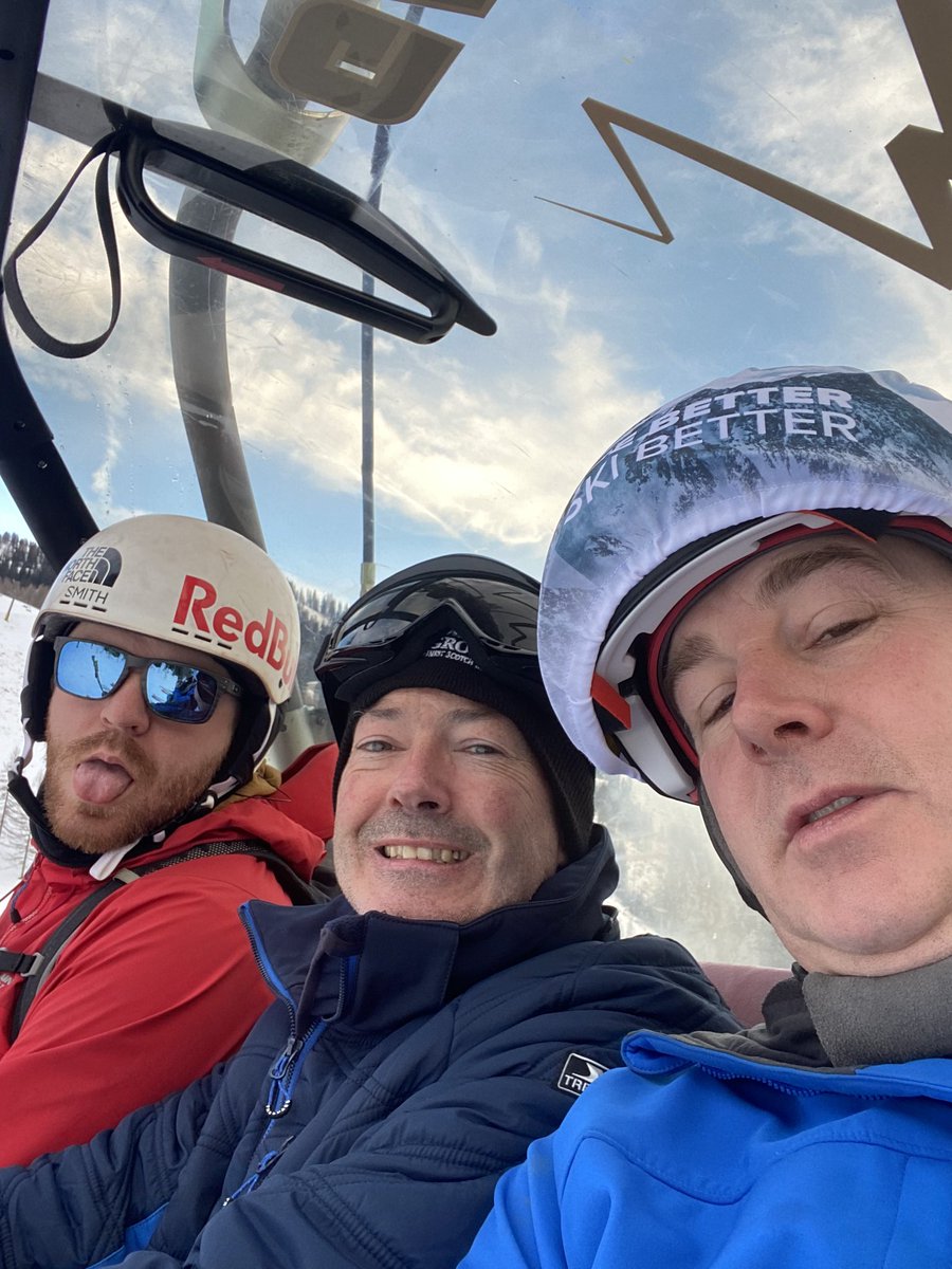 GeologyPhs's tweet photo. Lift selfies on the last morning https://t.co/O67ULWCVTv