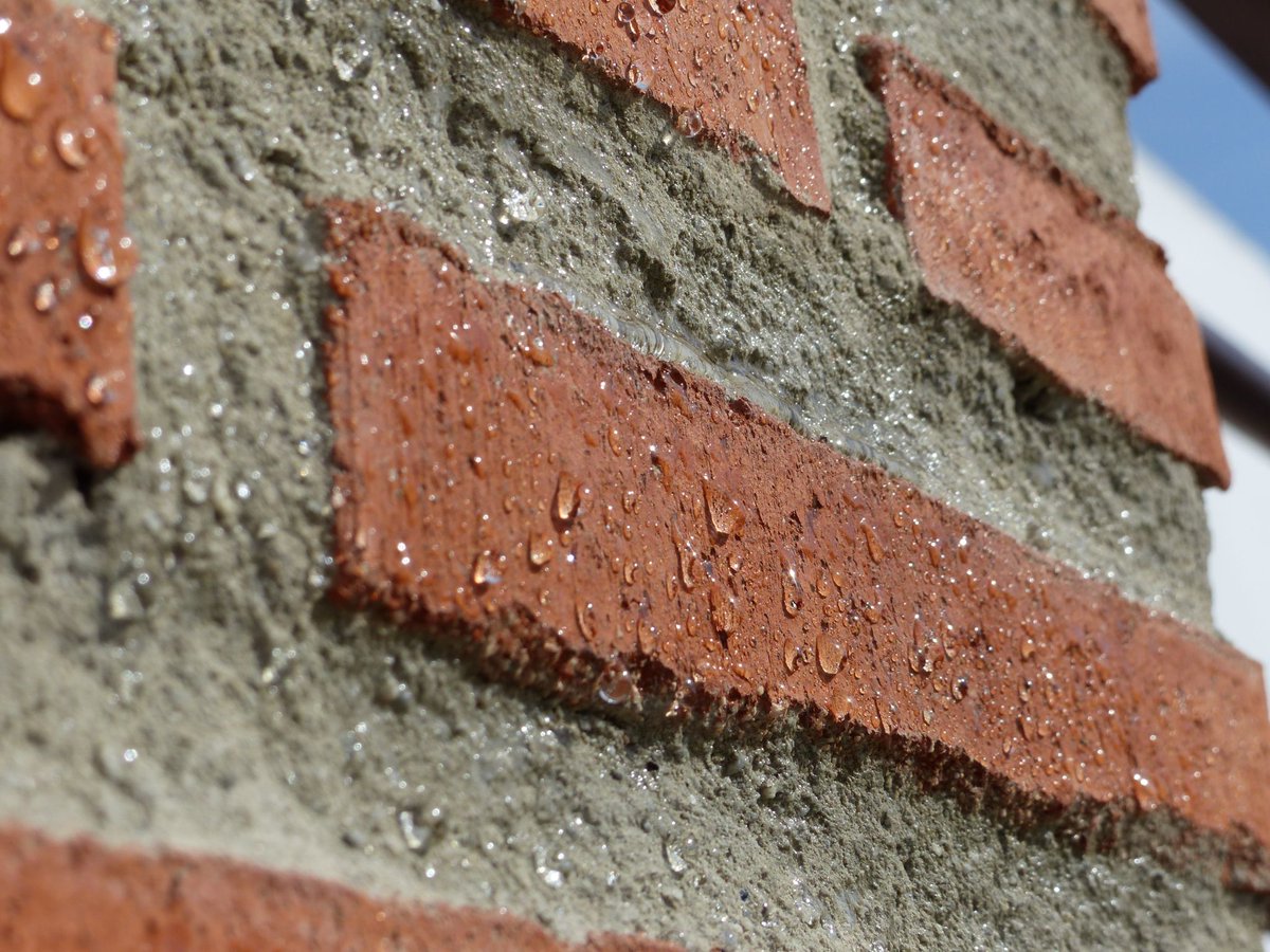 properlauk's tweet photo. ProPERLA Masonry Creme improves thermal efficiency and contributes to lower energy consumption by keeping walls dry.
This is because damp walls act as βthermal bridgesβ, enabling heat to transfer twice as quickly as it would if the walls remained dry.
#ProPERLA https://t.co/QJ5REiiJh0