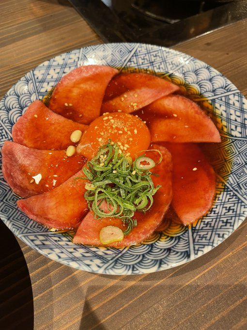 肉は生であれば生であるほど美味い https://t.co/KCOXB1psgq