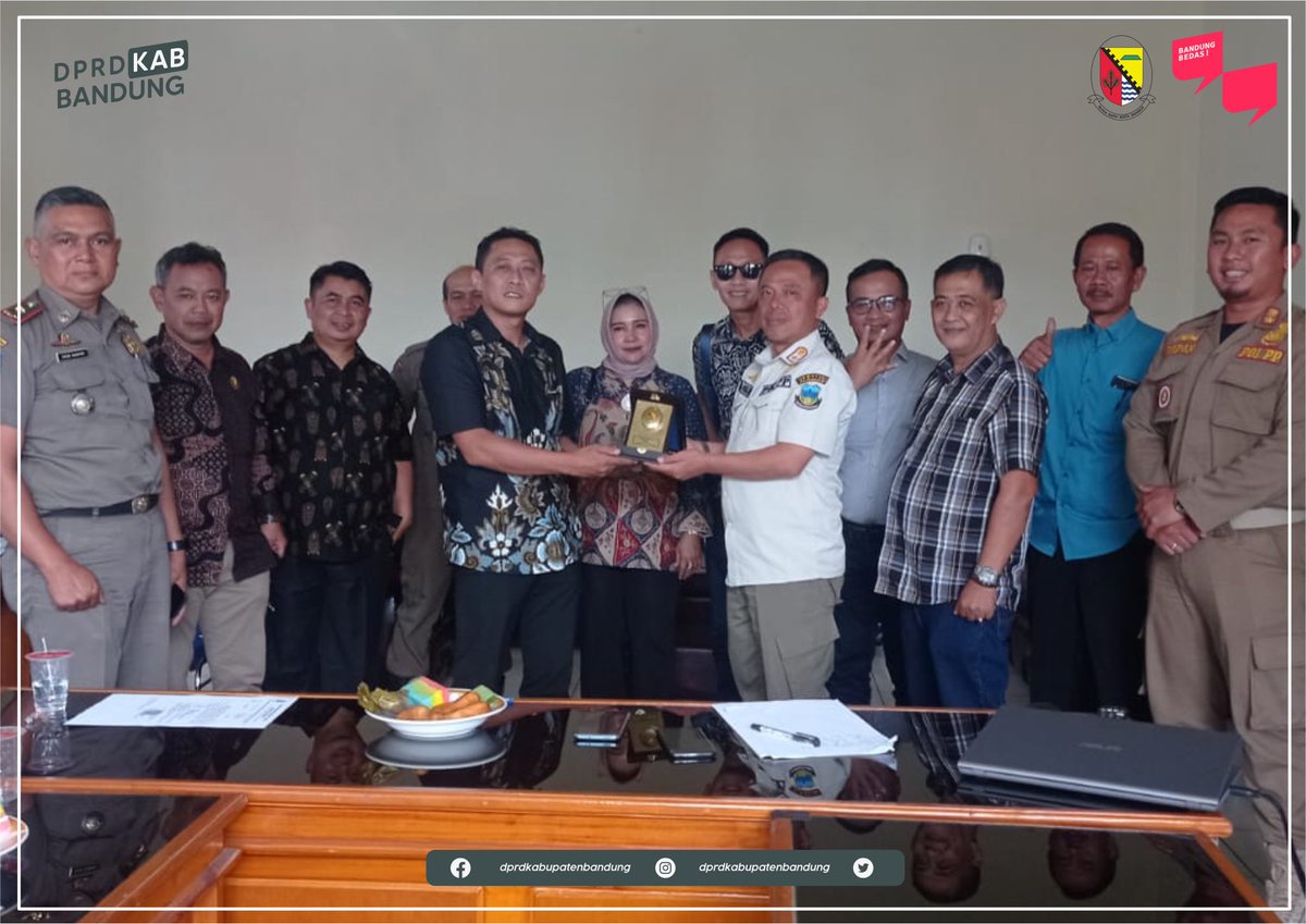 Kunjungan Kerja Komisi A DPRD Kabupaten Bandung ke Kantor Satpol PP Kabupaten Garut dan DPRD Kabupaten Tasikmalaya terkait Peran dan Fungsi Pengawasan Persiapan Pemilu Tahun 2024 dan Penerapan Rembers Transportasi DPRD

#dprdkabupatenbandung #fungsidprd #hakdprd #kabupatenbandung