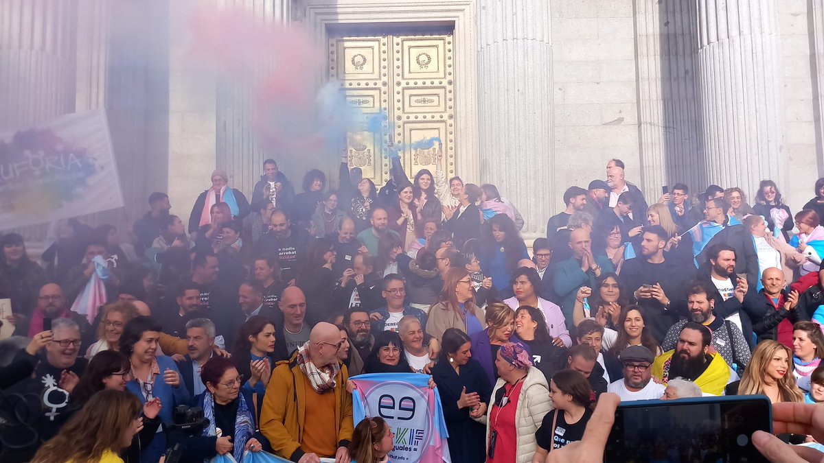 ObetiEtica's tweet photo. 🗣️HAY LEY TRANS ✊🏾🏳️⚧️💜 lo celebramos y continuamos trabajando para que la ley no deje a nadie fuera #nobinaries y #transmigrantes #EsLeyTransLGTBI https://t.co/OVToMPG6NS