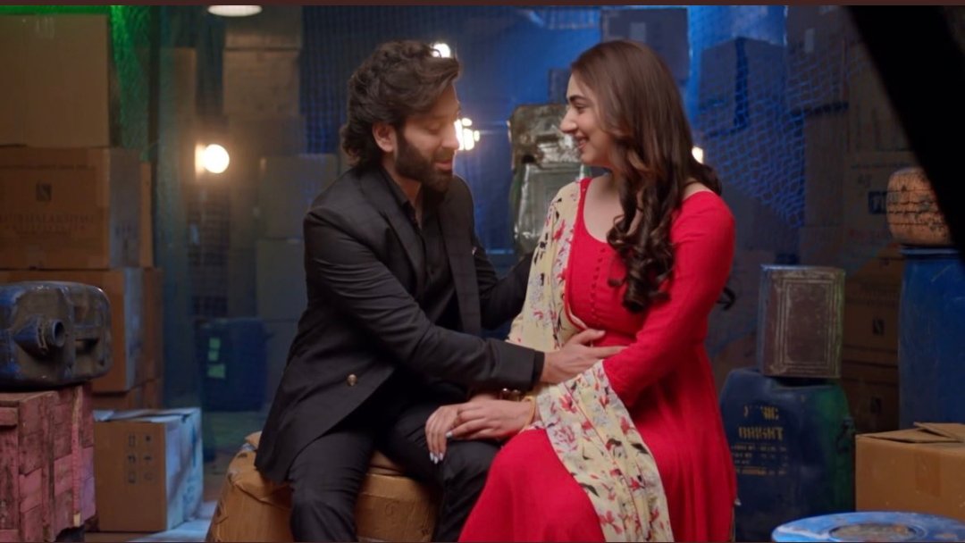 TS45964659's tweet photo. Only Raya moment was worth watching ❤

Otherwise

Every other thing was just GEN LEAP build up🤮

Not interested 

 #BadeAchheLagteHain2 https://t.co/60ej9QInrD