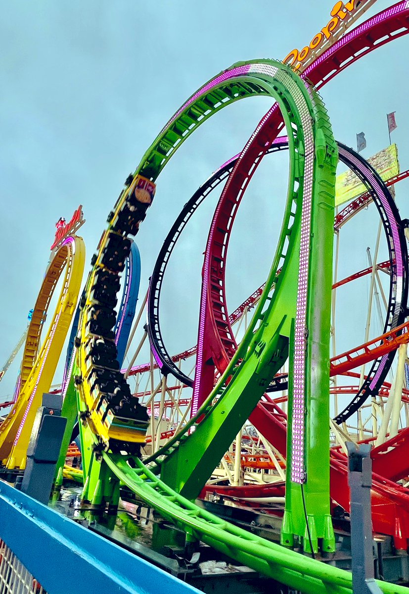 AndyHygate's tweet photo. Made it to @WinterWonderLDN #MunichLooping ⭕️⭕️⭕️⭕️⭕️👍 https://t.co/QKAnMSY2oW