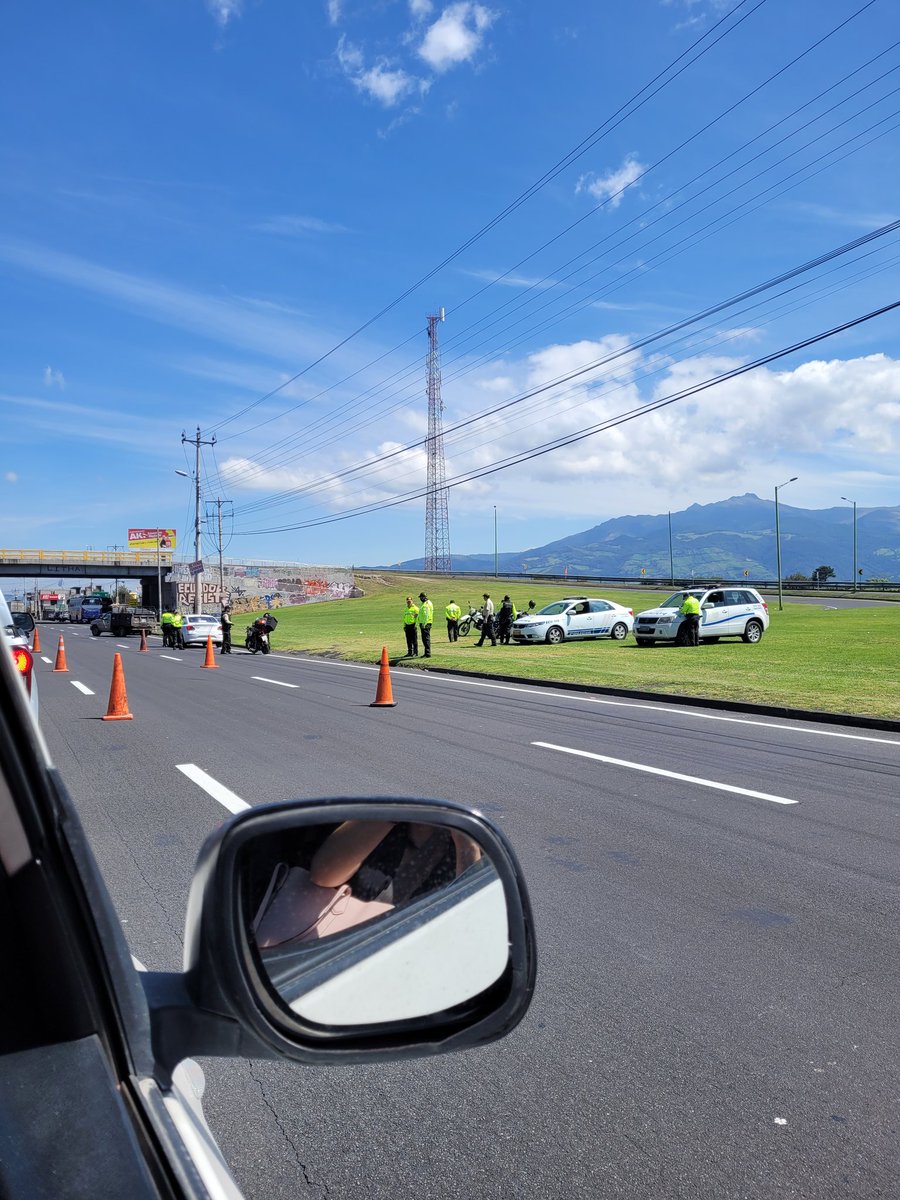 ELENABERRAZUETA's tweet photo. Vamos una hora viajando y ya dos controles... completen la idea... feliz navidad. https://t.co/XXV5pGd6jw