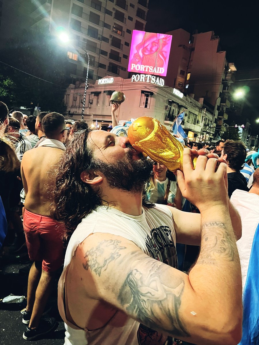 quinchodeamm's tweet photo. No te lo puedo explicar, por que no vas a entender 🇦🇷♥️

ARGENTINA TE AMO 💙🤍💙

Gracias selección por esta alegría gigante!!!!! 

@Argentina

#Argentinacampeondelmundo #argentina #afa #qatar2022 #copadelmundo #worldcup https://t.co/31YHM93ZCw