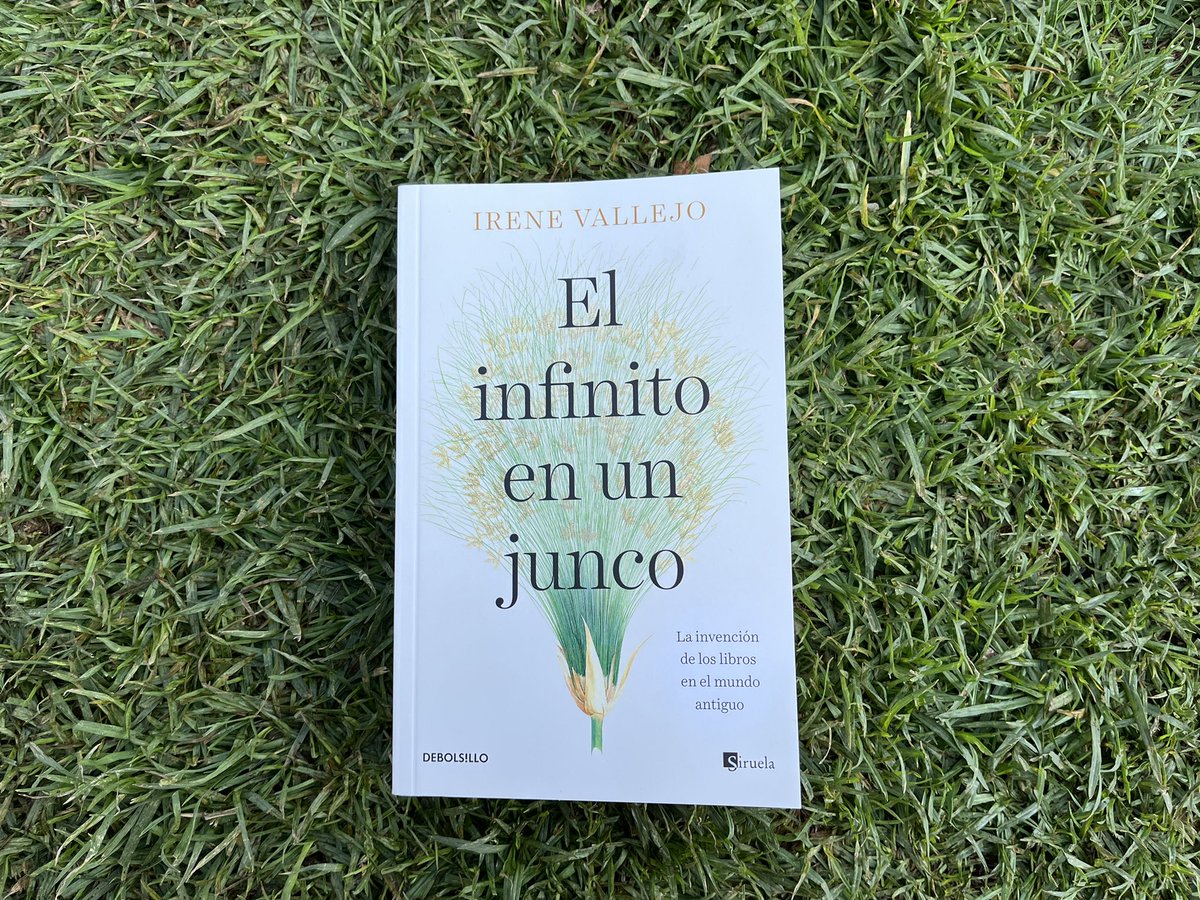 cdavidmx's tweet image. ✨Lo recibí en un intercambio ✨ 
«ℰ𝓁 𝒾𝓃𝒻𝒾𝓃𝒾𝓉ℴ ℯ𝓃 𝓊𝓃 𝒿𝓊𝓃𝒸ℴ nació pequeño, a la intemperie, en las antípodas de las grandes esperanzas. Me emociona que haya crecido gracias a la generosidad de íntimos desconocidos, de secretas entusiastas.» (Irene Vallejo)