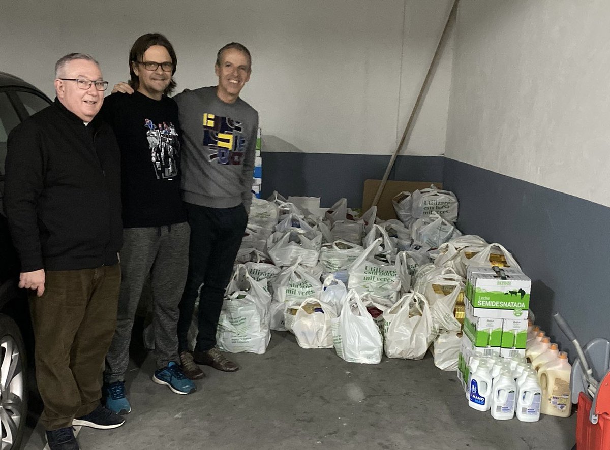 julitojul101's tweet photo. Un año más en #delltechnologies colaboramos con #caritas entregando comida para los más necesitados. Esta vez unos 2.500Kg. Un orgullo contar con nuestra #ERG #TrueAbility, con la ayuda de @RocioRuizS @miguelvillahoz y de todos los compañeros que componen esta gran empresa https://t.co/TrWrqlqujQ
