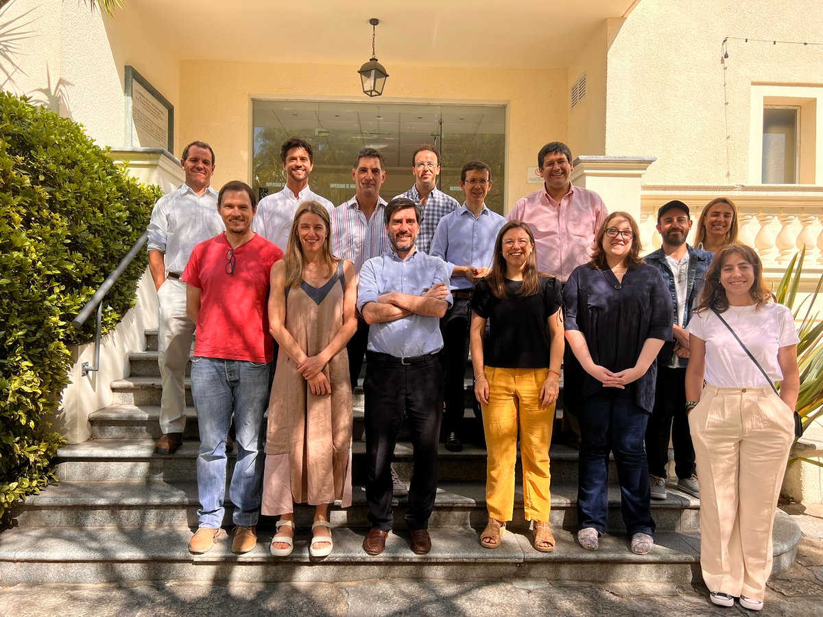 AlejandroCid_uy's tweet photo. Hay equipo.

Desayuno anual con algunos PhD y PhD (c), egresados de la Lic en Economía de @EmpresasUM @UnivMontevideo o de la Maestría en Economía de 
@um_umpe @UnivMontevideo
 
Y no llegaron por vuelos, etc., otros treinta más: 👉https://t.co/GO8KsZaQEA https://t.co/7dWzq1eou6