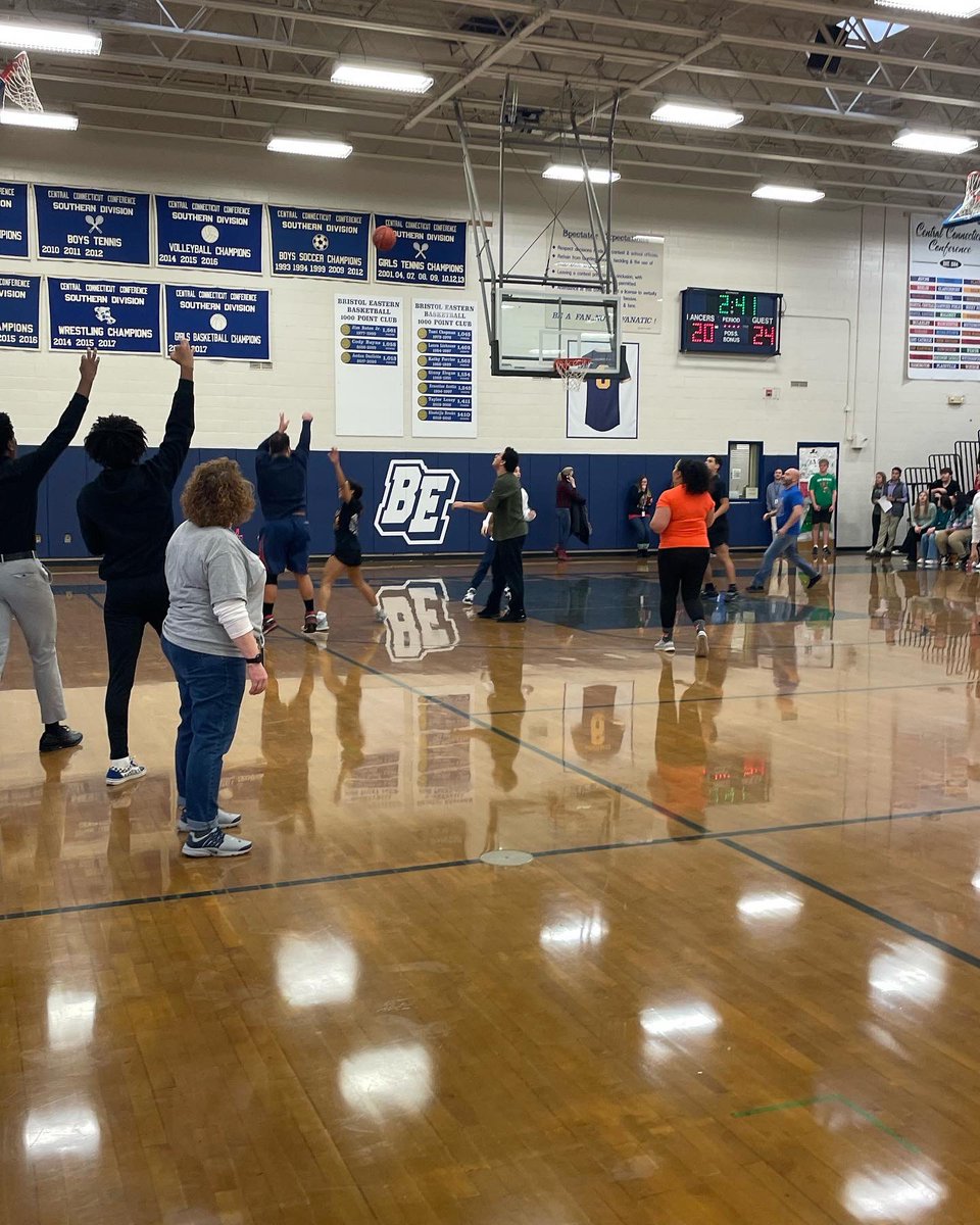 Courtney Decker tweet media