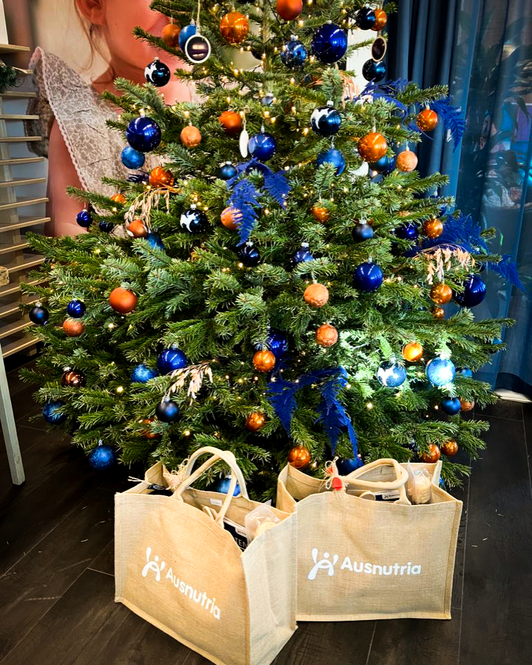 Een kleiniggeitje onder de boom! 🎄 Deze week krijgen onze collega’s hun kerstpakket uitgereikt. Deze zit vol met heerlijke en leuke producten. Collega's bedankt!