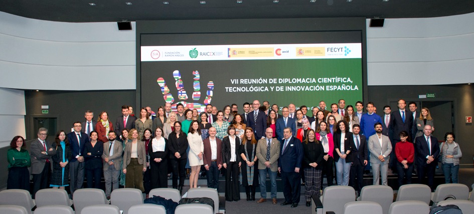 recemxac's tweet photo. #recemx fue participó en la VII Reunión de Diplomacia Científica, Tecnológica y de Innovación Española realizada en la @FundacionAreces. Ya somos 20 asociaciones de científicos españoles en el exterior miembros que formamos @raicex_es. [Crédito de las imágenes FRA] https://t.co/EHWAiqlrma