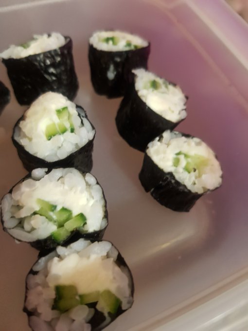 1 pic. Decided to make maki rolls and turkey nuggets, it was delicious?
#Food https://t.co/JuFaX7649