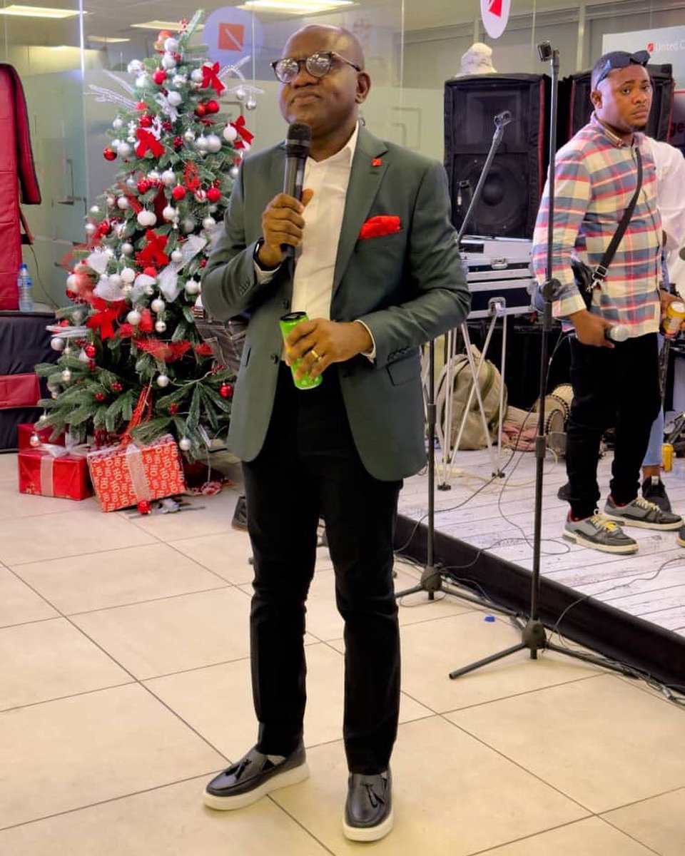 ashade_peter's tweet photo. On Tuesday, December 20th, we had our office Christmas carol. There were lots of dancing, singing and thanksgiving.
Happy holidays to you and your family!
May the season come with lots of glad tidings
#Christmas #PASays #UnitedCapital #EndofYear https://t.co/9UGe2QvQsN