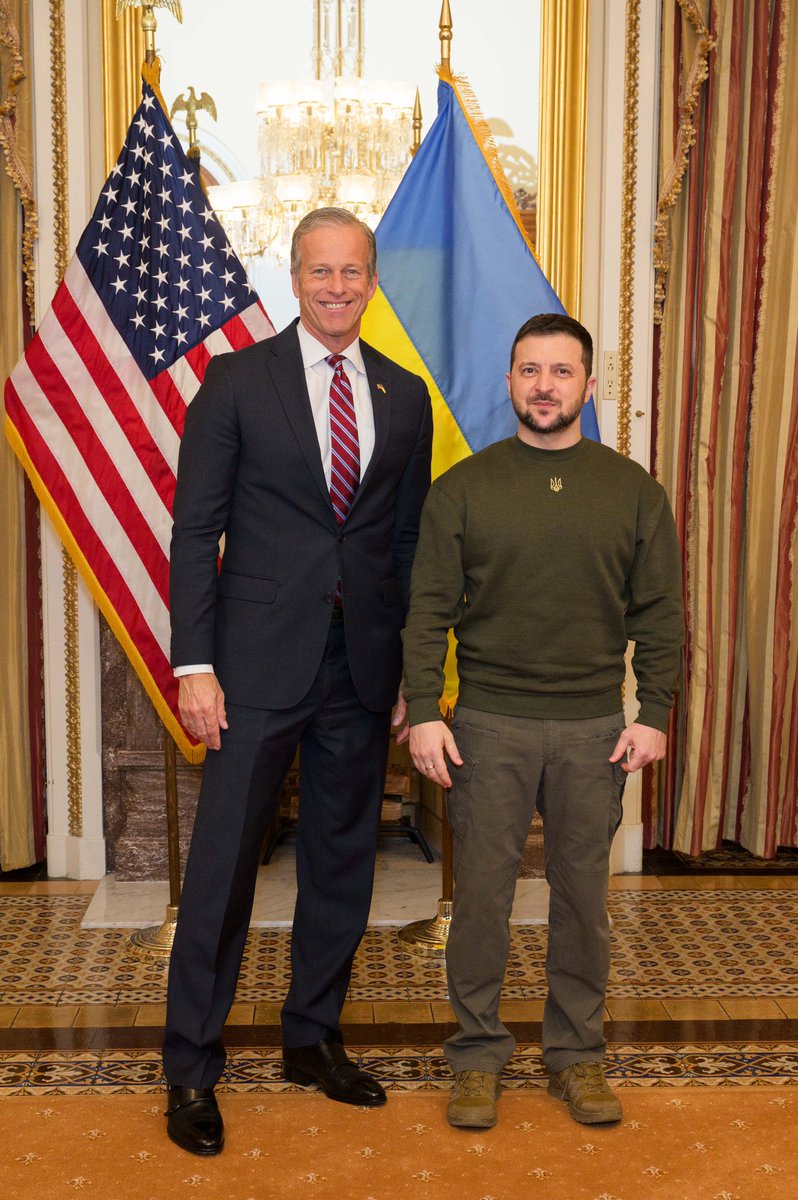 LeaderJohnThune's tweet photo. It was an honor to meet @ZelenskyyUa and hear his historic address to Congress. https://t.co/jKM37fcNrZ