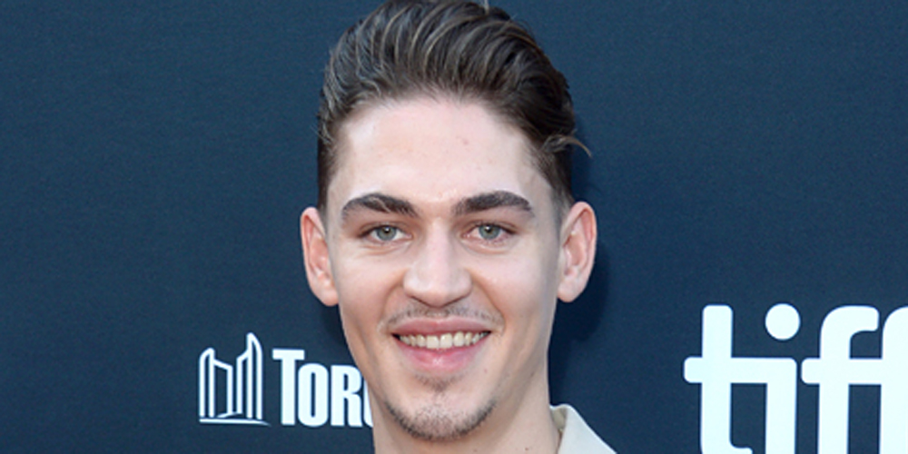 justjaredjr's tweet photo. And the #JustJaredJrFanAwards winner for Favorite Young Actor of 2022 is... Hero Fiennes-Tiffin!!!  https://t.co/l5KXzU56z7 https://t.co/tPELHJ3Uz8