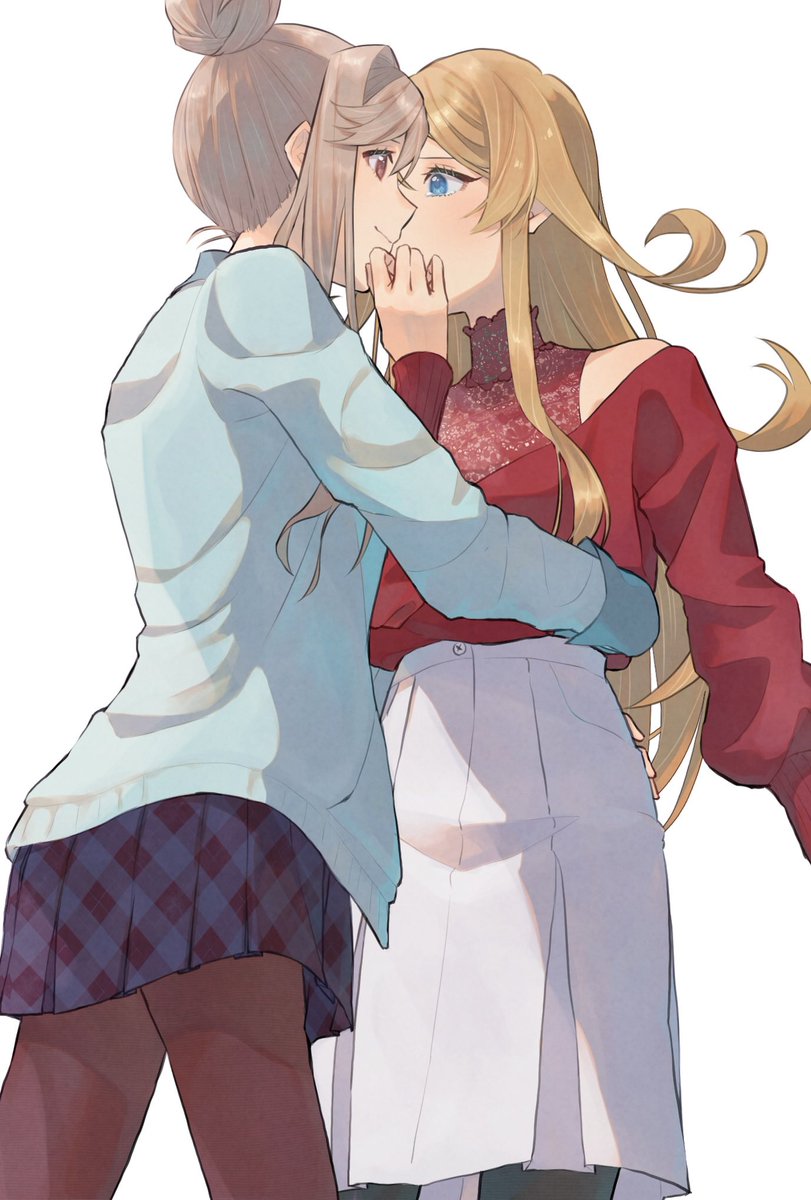 せっかくなので似た構図で。
こうやってみると成長してますね…、塗りについて考えてた1年でした。
順に5月、8月、10月、12月のイラストです。
#2022年を振り返る