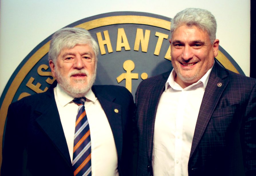 Gracias <a href="/gerardo_pardal/">Gerardo Pardal</a> por haberme inculcado el amor por esta profesión
Estoy orgulloso de vos y te deseo una gran gestión al frente del <a href="/CDARepArg/">Centro Despachantes</a> 
Estoy seguro que así será !