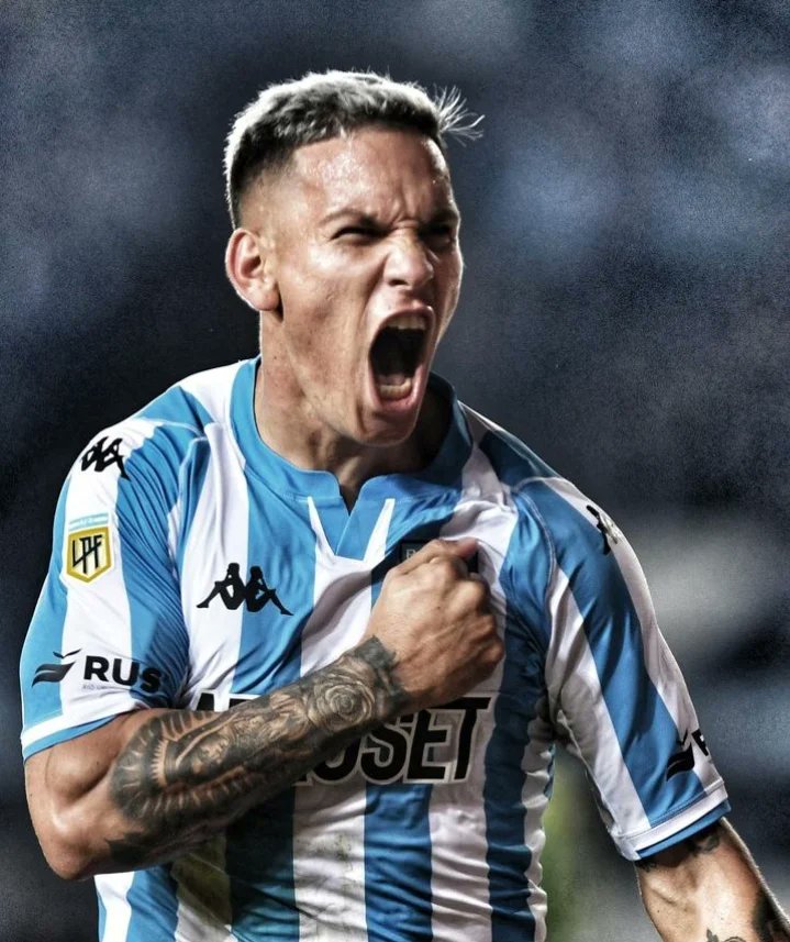 RacingLobos's tweet photo. Hola @keno_mena 
Hola @CopettiEnzo
Gracias eternas campeones por dejar todo siempre💙🤍💙
Muchos muchos éxitos en lo que viene💪💪 https://t.co/EzPBnKDmBz