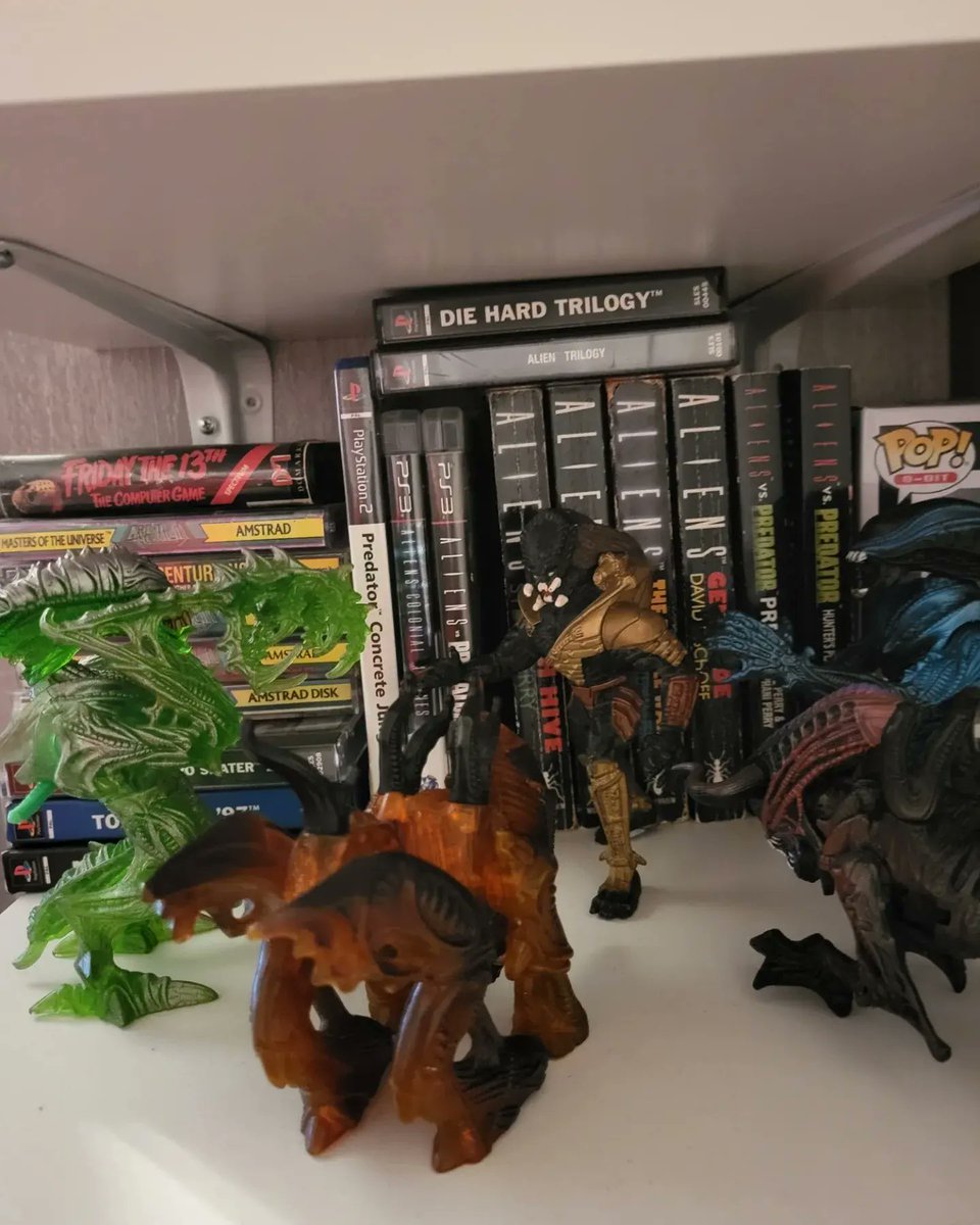 Soullessginge1's tweet photo. Looks like the #savageexterimatorpredator is cornered by #mantisalien #rhinoalien #bullalien and #gorillaalien all from the #kenner toy line in the 90s.
#merrychristmas #kenneraliensfigures #kenneraliens
#kennerpredatorfigures
#kennerpredator https://t.co/BsmmbdXJep