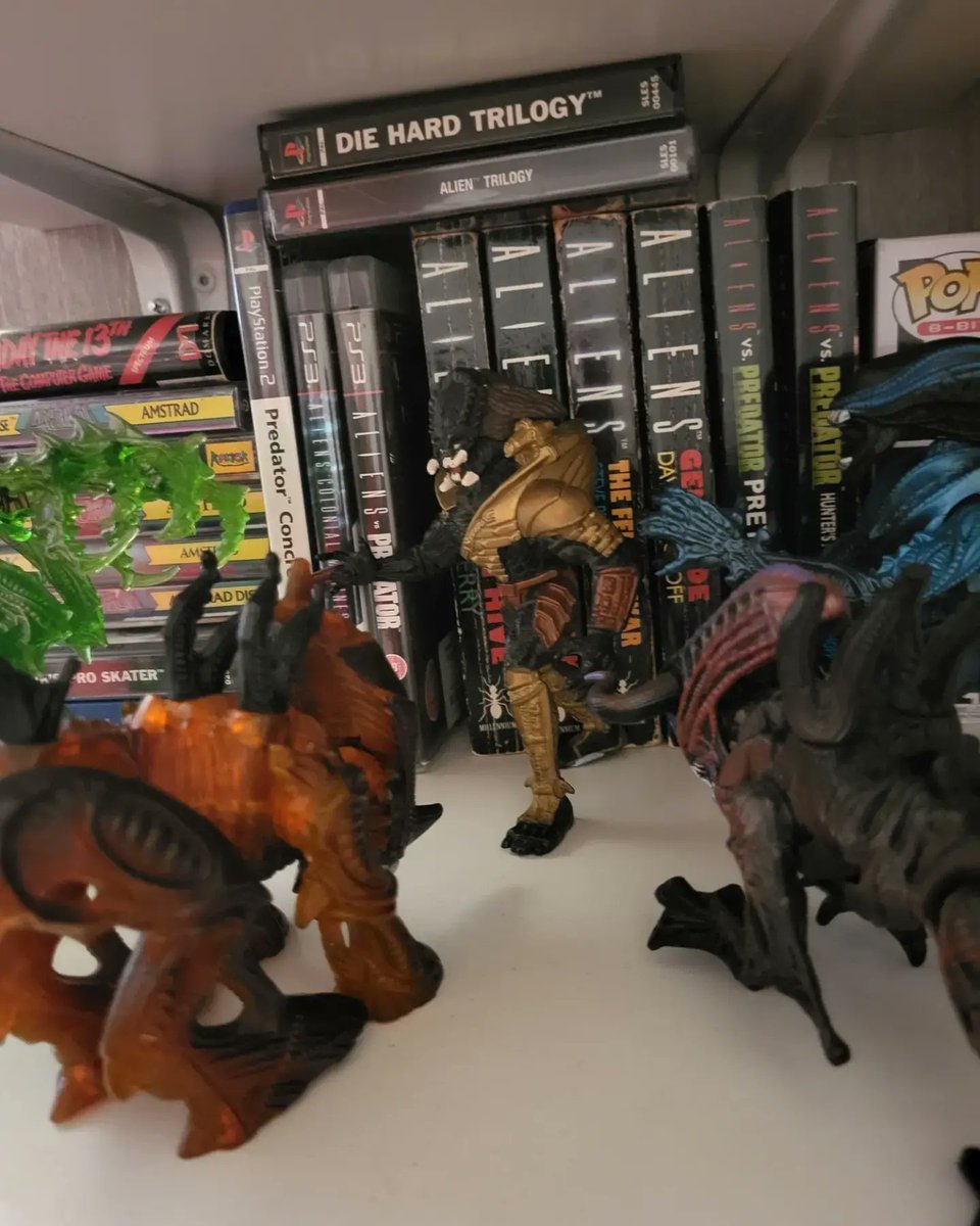 Soullessginge1's tweet photo. Looks like the #savageexterimatorpredator is cornered by #mantisalien #rhinoalien #bullalien and #gorillaalien all from the #kenner toy line in the 90s.
#merrychristmas #kenneraliensfigures #kenneraliens
#kennerpredatorfigures
#kennerpredator https://t.co/BsmmbdXJep