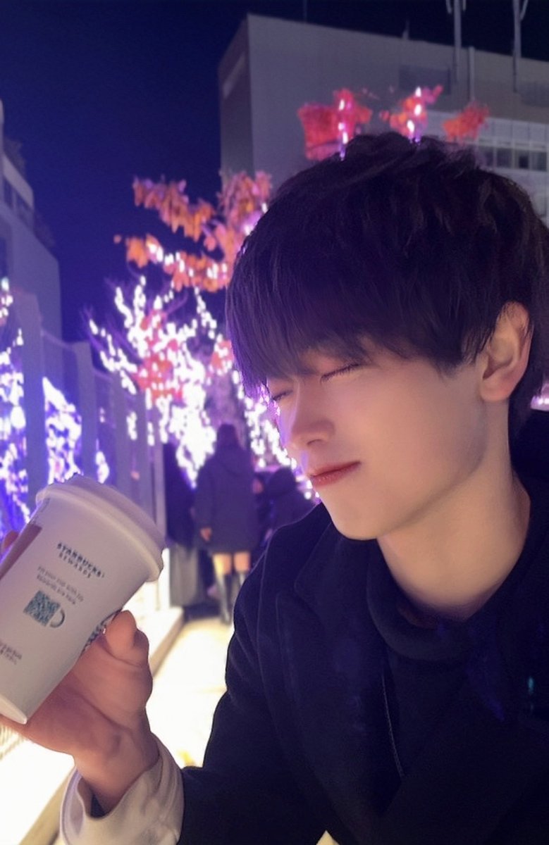 mush__rin's tweet photo. 冬のスタバ大好き https://t.co/KYA1tp6Soz