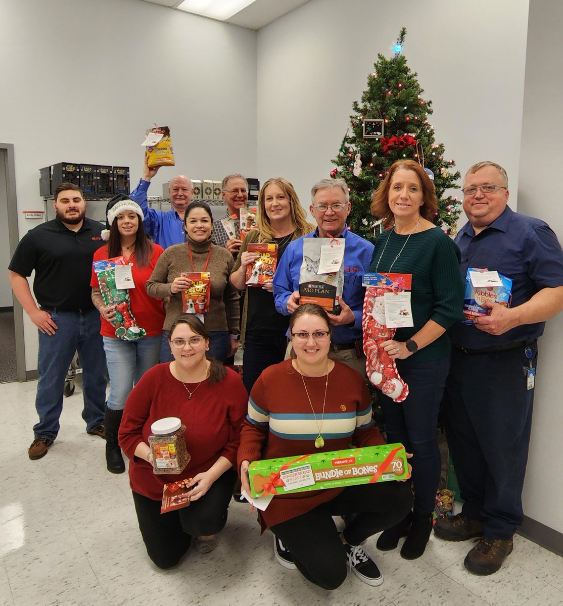 AdvancedTechATS's tweet photo. This year, members of our Industrial Parts team worked with a local animal shelter to spread some holiday cheer, providing blankets, food, treats, toys and more. Thank you to all our team members who donated! #ThisIsATS https://t.co/ZdokCzBVRY
