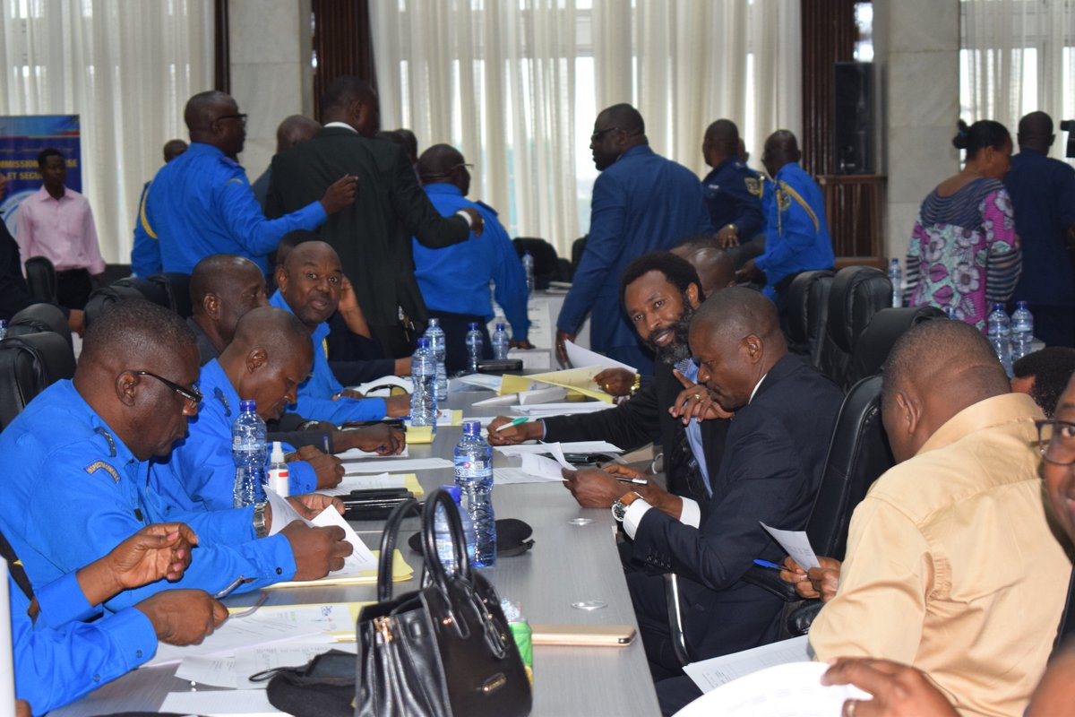 Enabel_en_RDC's tweet photo. Les 2 jours de formation sur l’intégrité de la police, la gouvernance, la réforme du secteur de sécurité et le contrôle parlementaire ont été sanctionnés par des certificats pour les participants, suite à une évaluat° de ces derniers.
#jointimplementation #actforimpact #formation https://t.co/DcMjSBKFBB