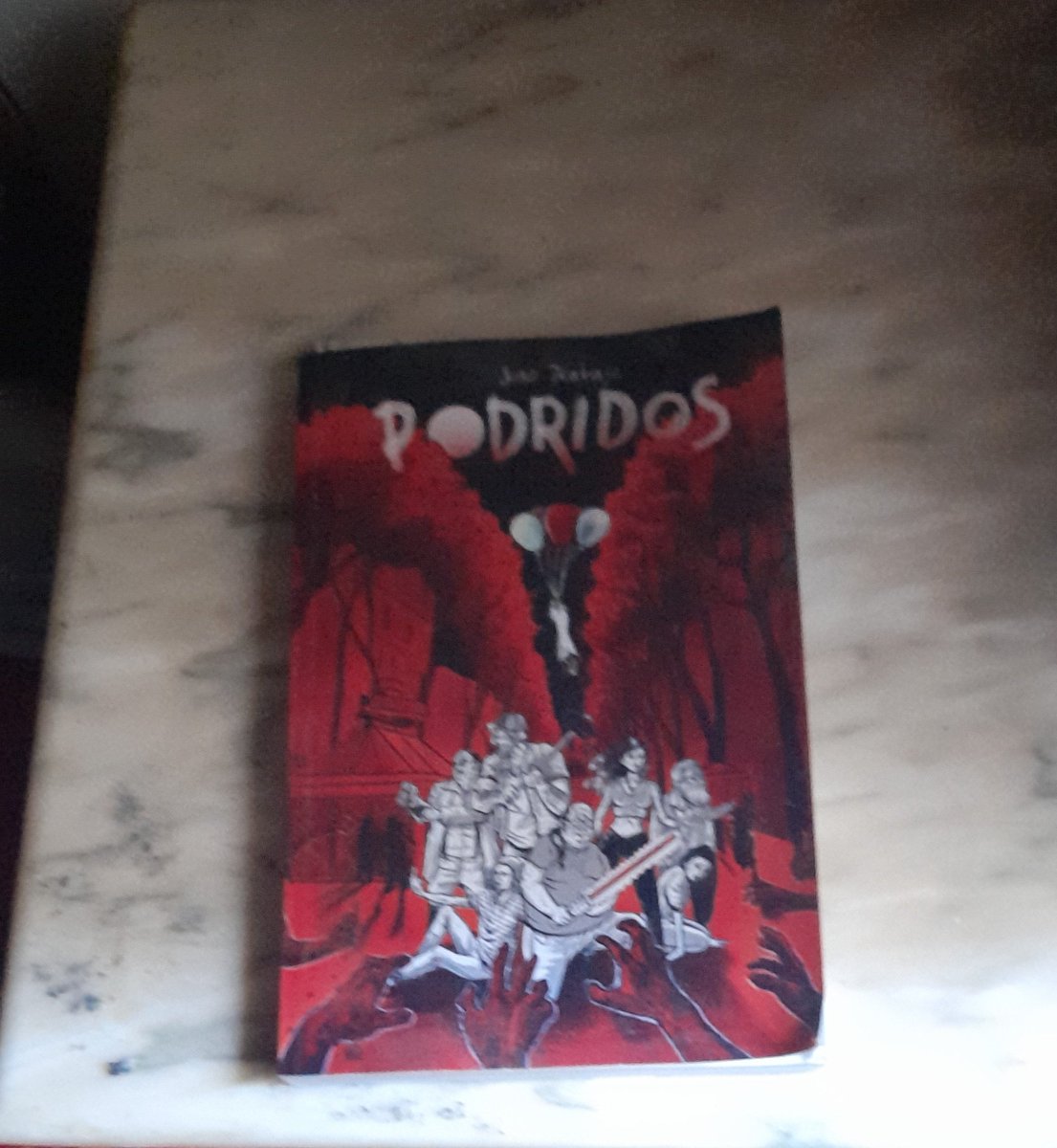 #RegalaLibros 
<El Baile de los caídos >
<Podridos >
Ambos de <a href="/FrancoZombi/">FrancoZombi</a> 
¡Te hará reir y verás como es este país !
¡ Doble premio !