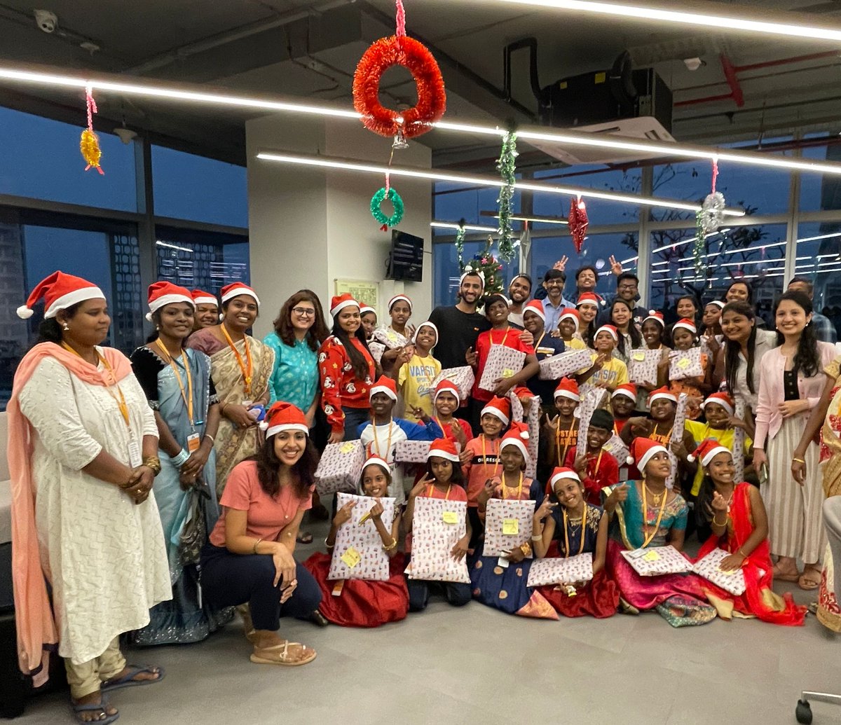 arcesium's tweet photo. This week, Arcesium India’s Hyderabad, Delhi, and Bangalore offices partnered with @DreamGirlFound2, Helping Hands Humanity, and Vidya Bhavan Trust for a fun-filled day of activities &amp; surprise gifts for 150 children – reaffirming our values to #MakeEachOtherBetter
#ArcesiumCares https://t.co/gxJIiMEj8e